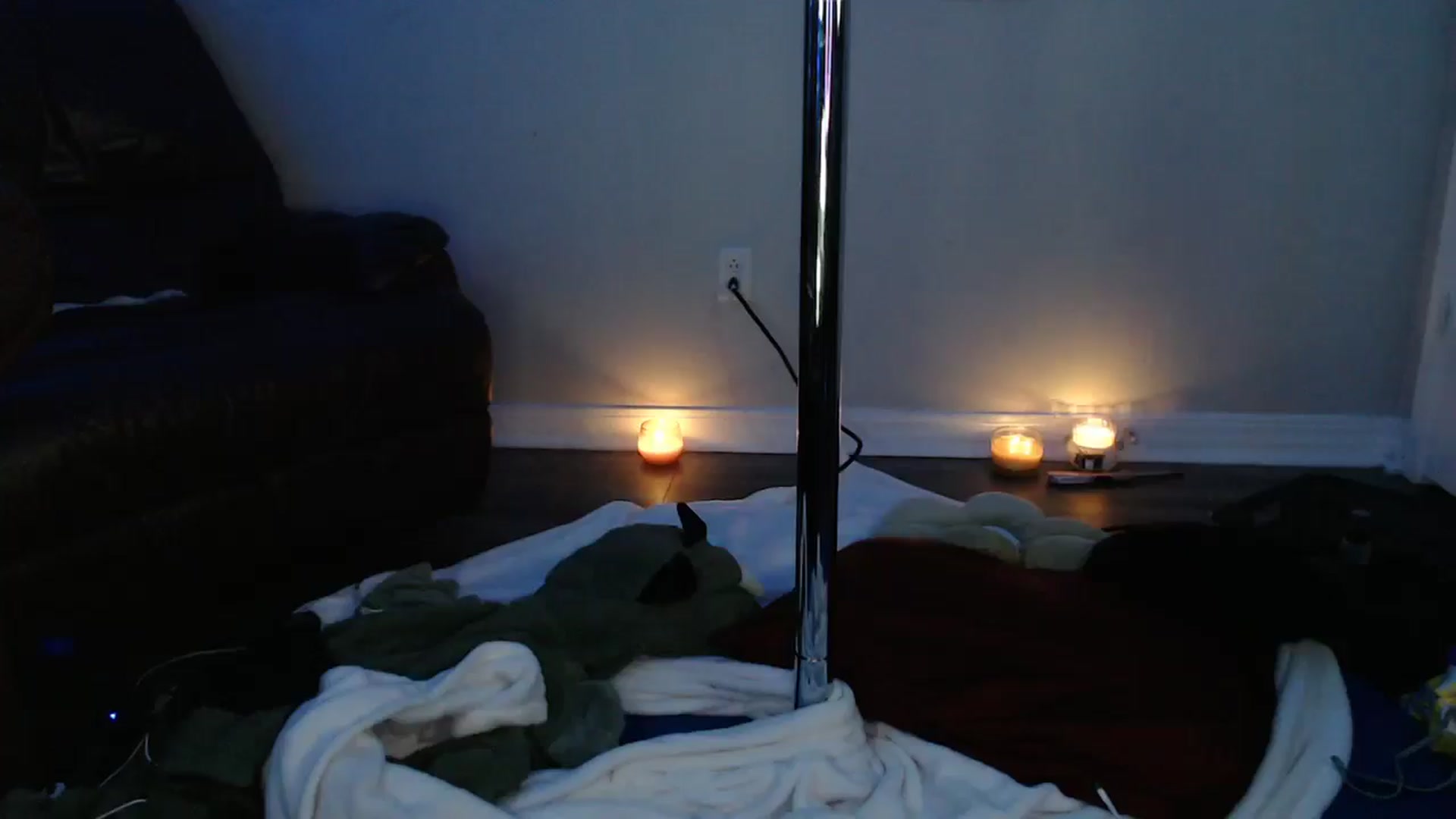 Gallery image thumbnail from Blov3's myfreecams stream on, 04/17/2025, 10:26 image 15 of 20