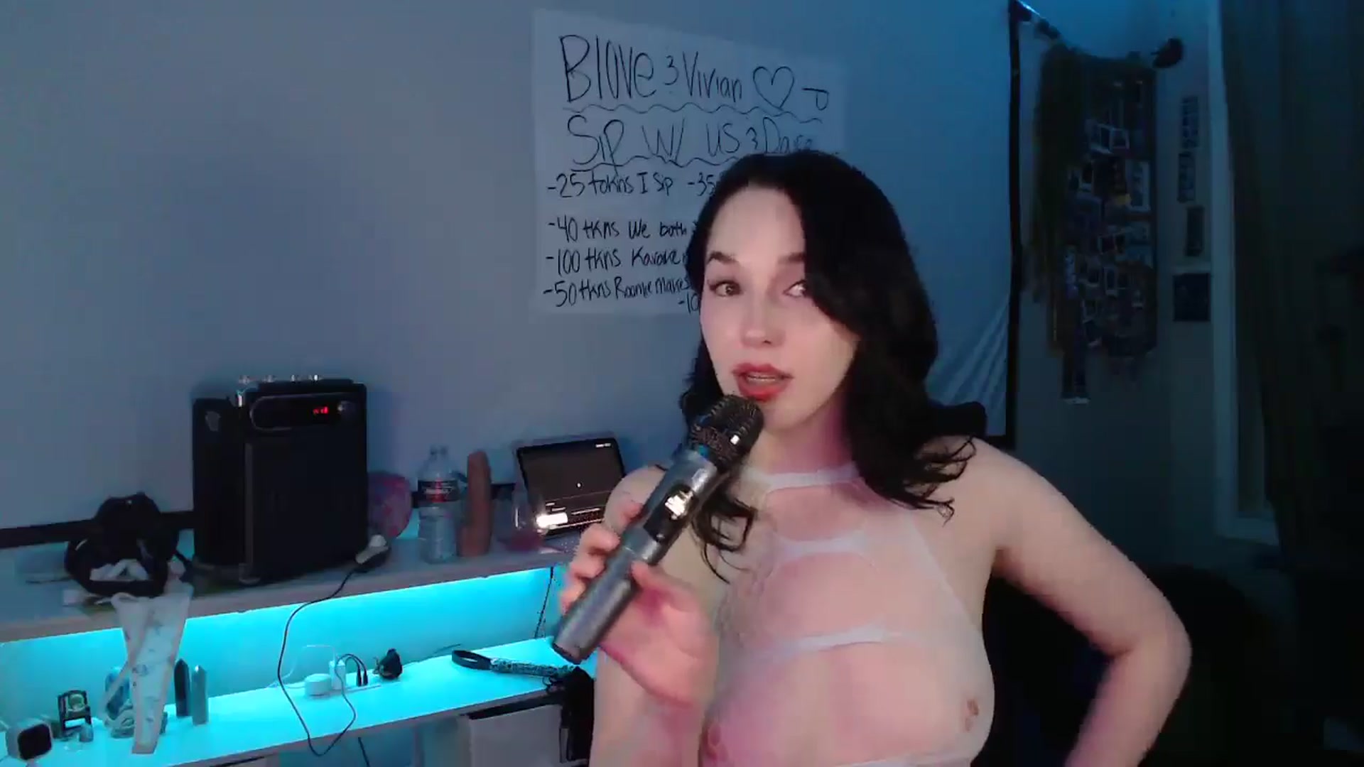 Gallery image thumbnail from Blov3's myfreecams stream on, 04/25/2025, 10:25 image 2 of 20