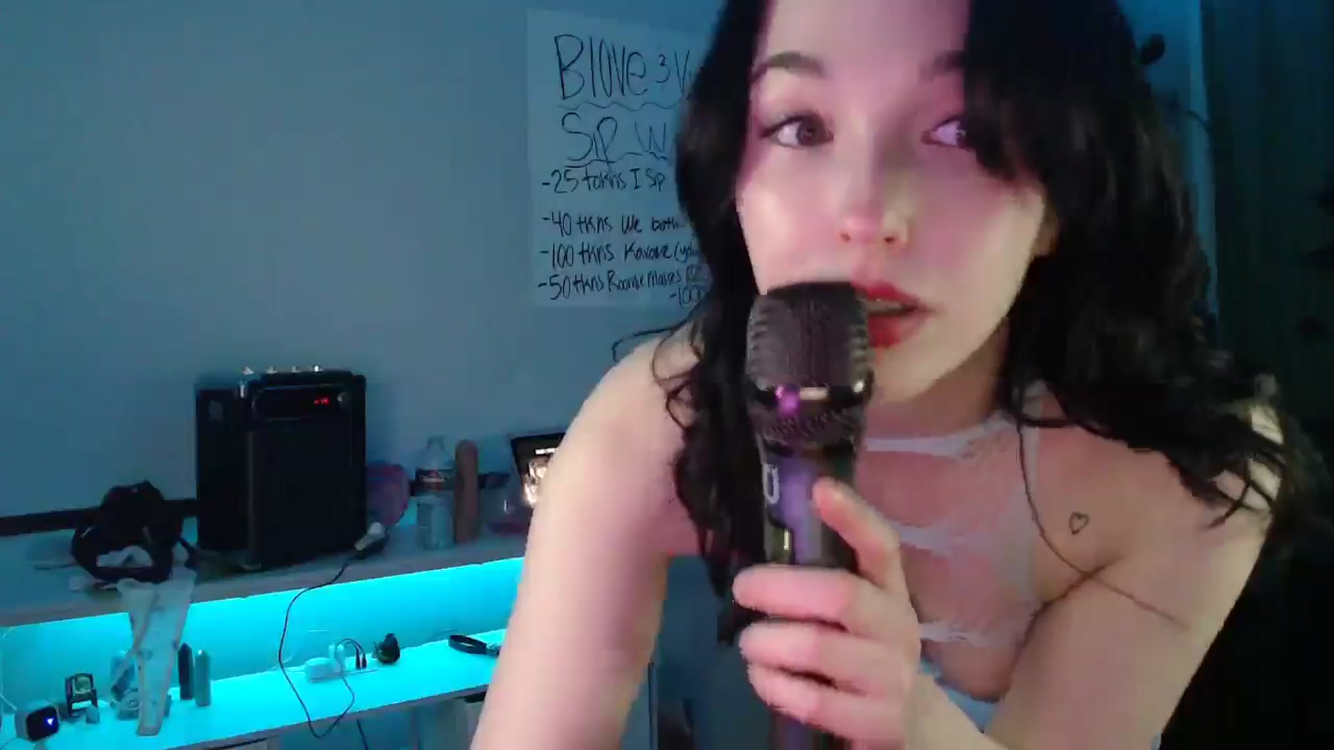 Gallery image thumbnail from Blov3's myfreecams stream on, 04/25/2025, 10:25 image 11 of 20