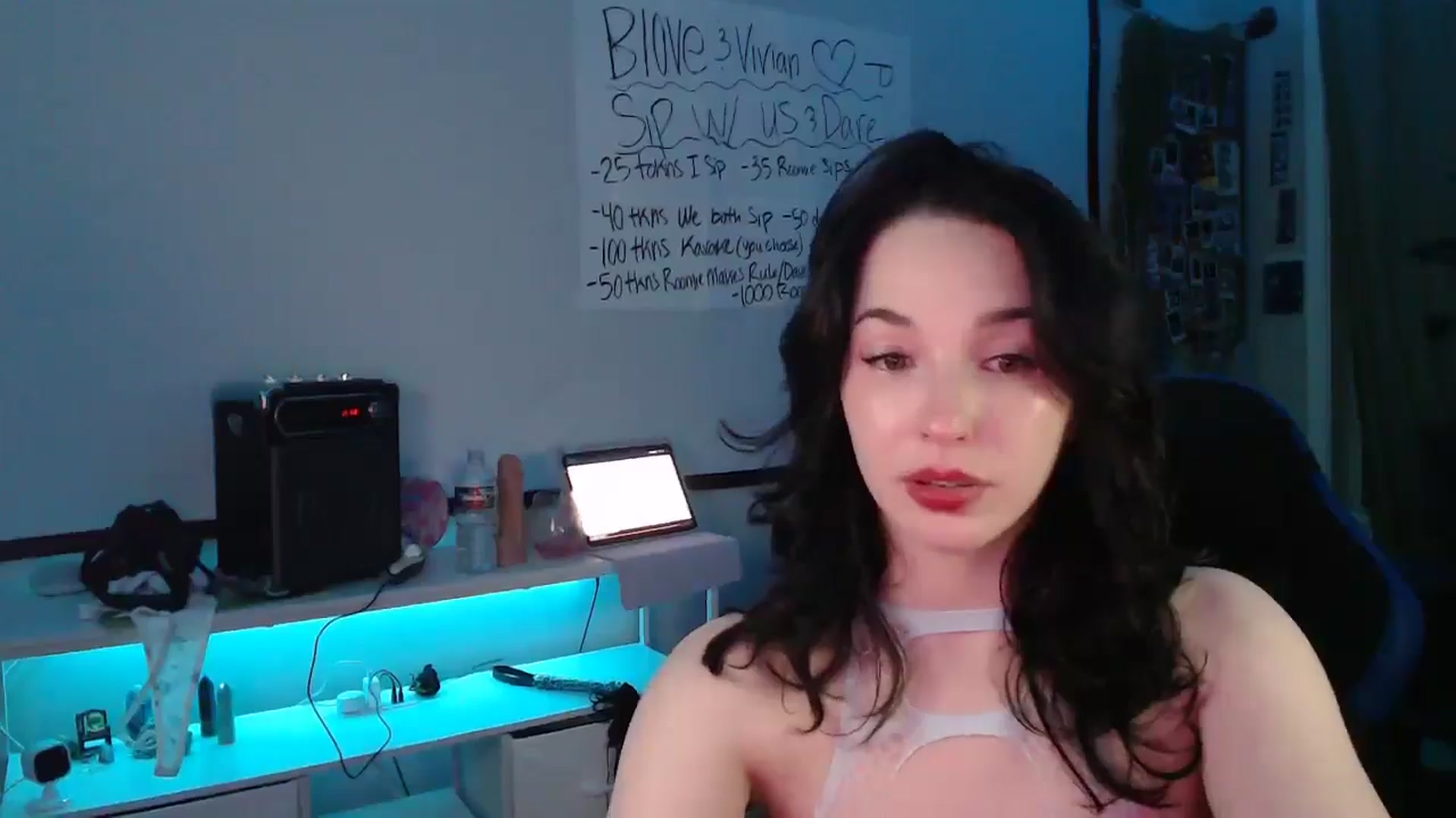Gallery image thumbnail from Blov3's myfreecams stream on, 04/25/2025, 10:25 image 16 of 20