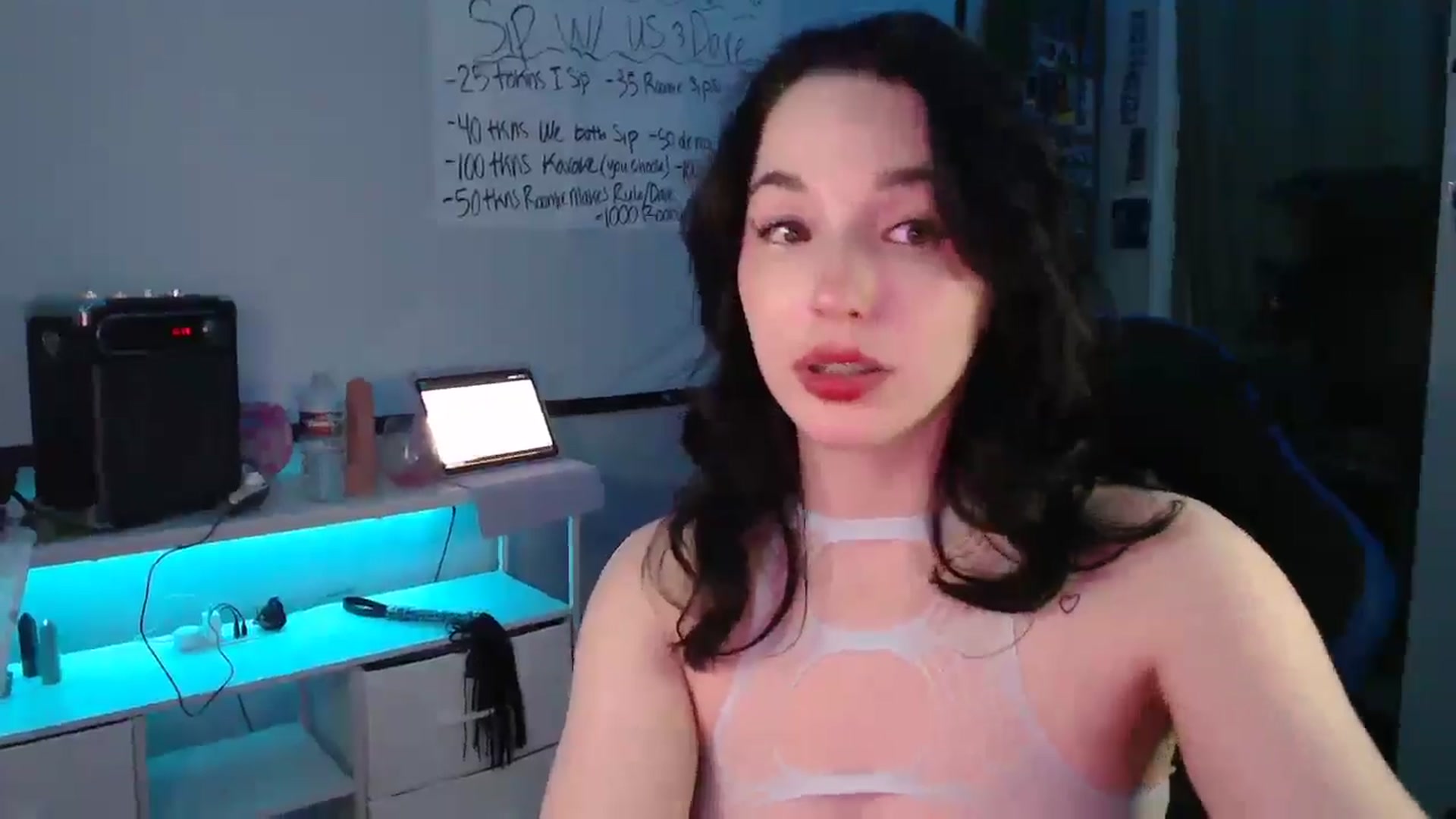 Gallery image thumbnail from Blov3's myfreecams stream on, 04/25/2025, 10:25 image 20 of 20