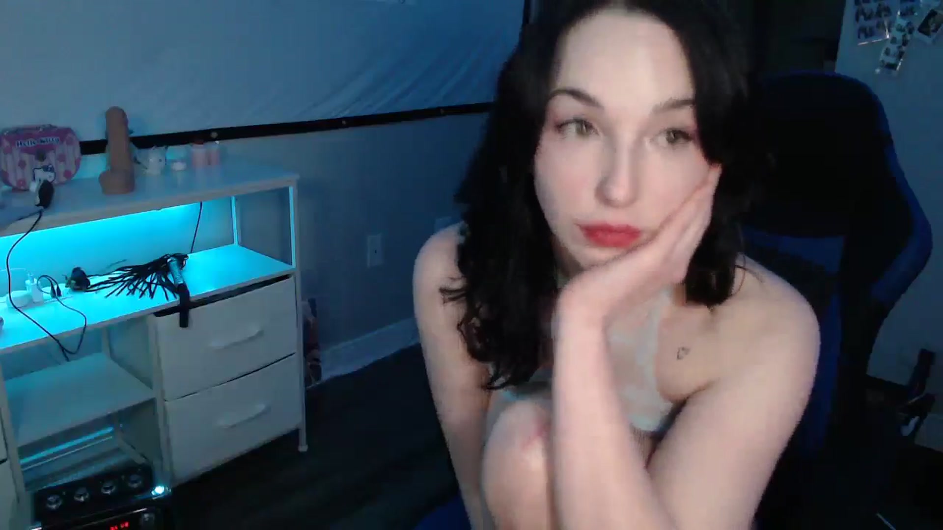 Gallery image thumbnail from Blov3's myfreecams stream on, 04/25/2025, 13:06 image 13 of 20