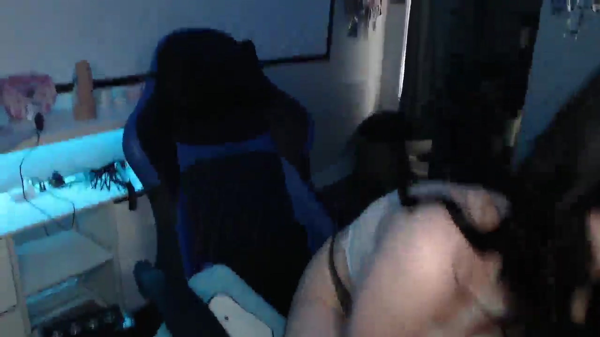Gallery image thumbnail from Blov3's myfreecams stream on, 04/25/2025, 13:06 image 19 of 20
