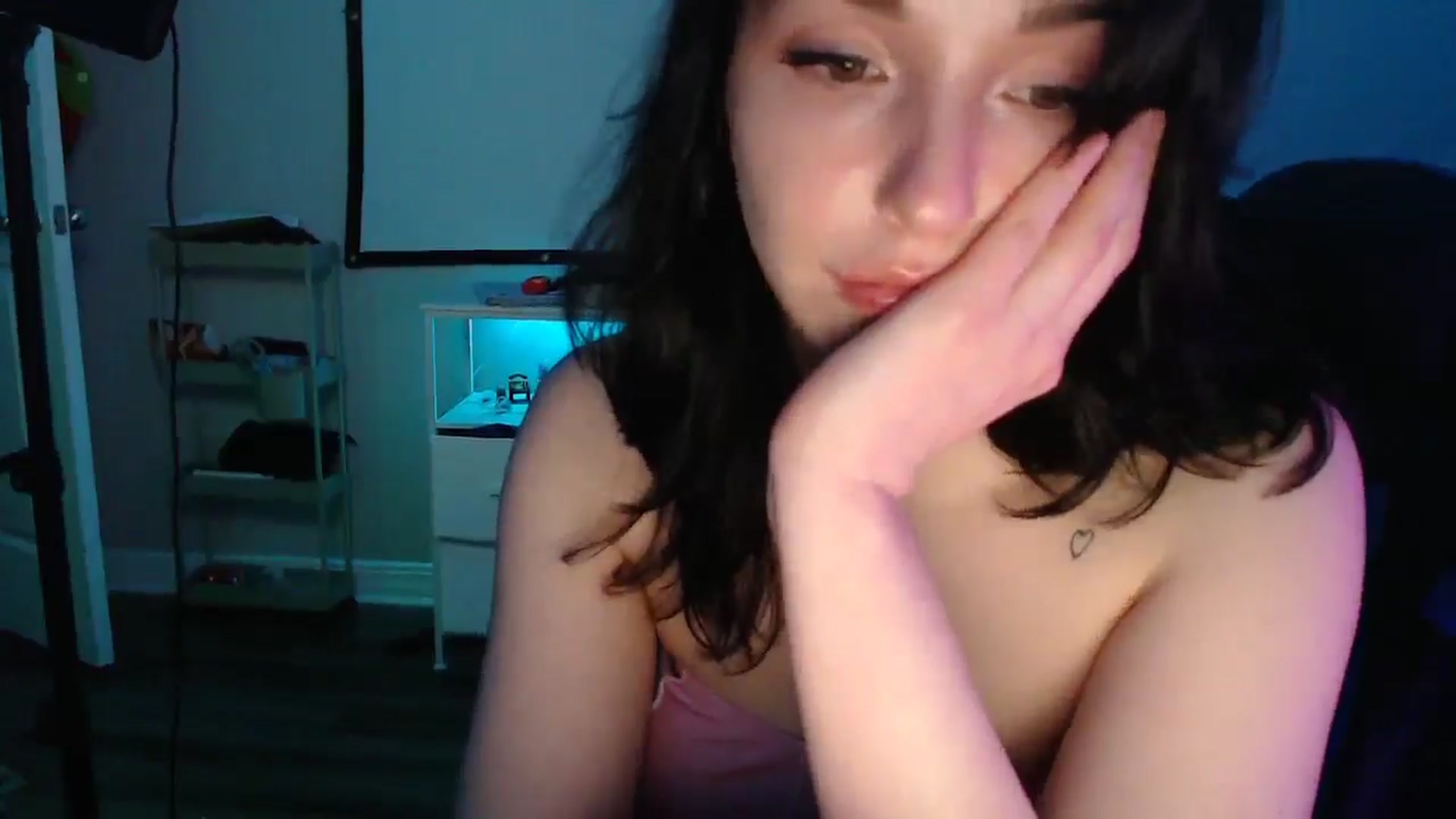 Gallery image thumbnail from Blov3's myfreecams stream on, 04/27/2025, 08:26 image 8 of 20