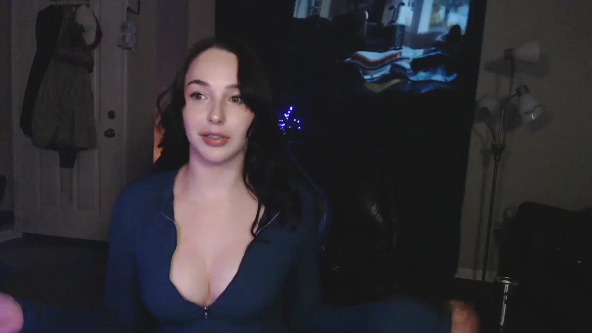 Gallery image thumbnail from Blov3's myfreecams stream on, 02/18/2026, 09:03 image 14 of 20