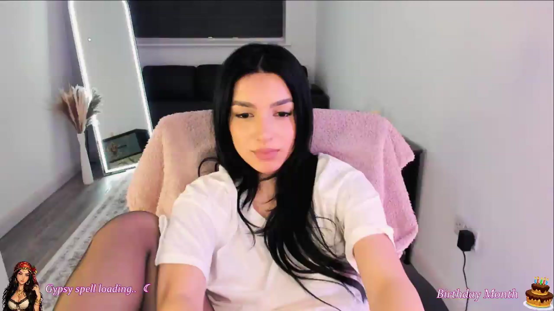 Gallery image thumbnail from Bludreina's myfreecams stream on, 05/15/2026, 03:35 image 12 of 20