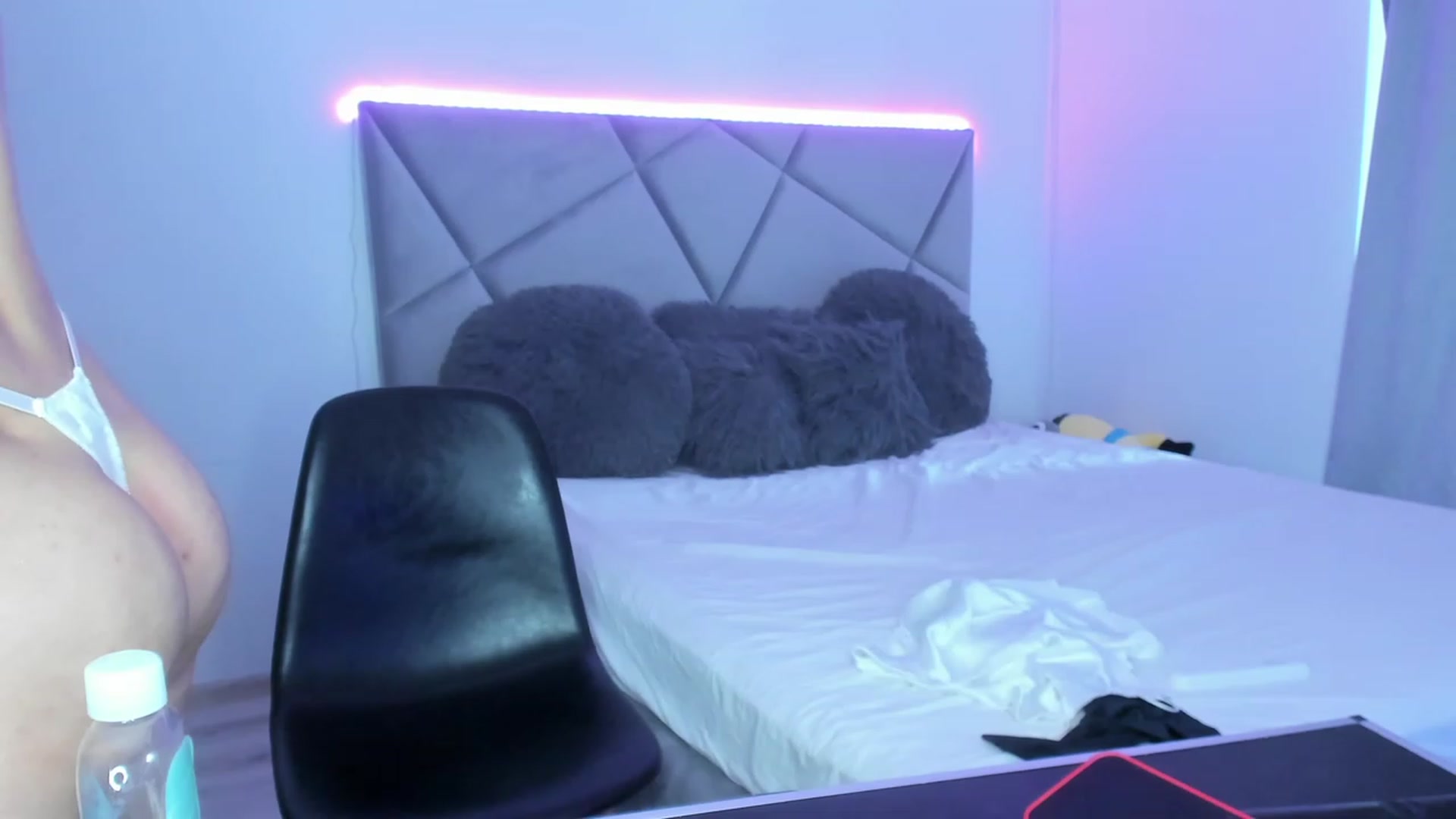 Gallery image thumbnail from BlueEyesLexy's myfreecams stream on, 06/17/2023, 15:35 image 10 of 20