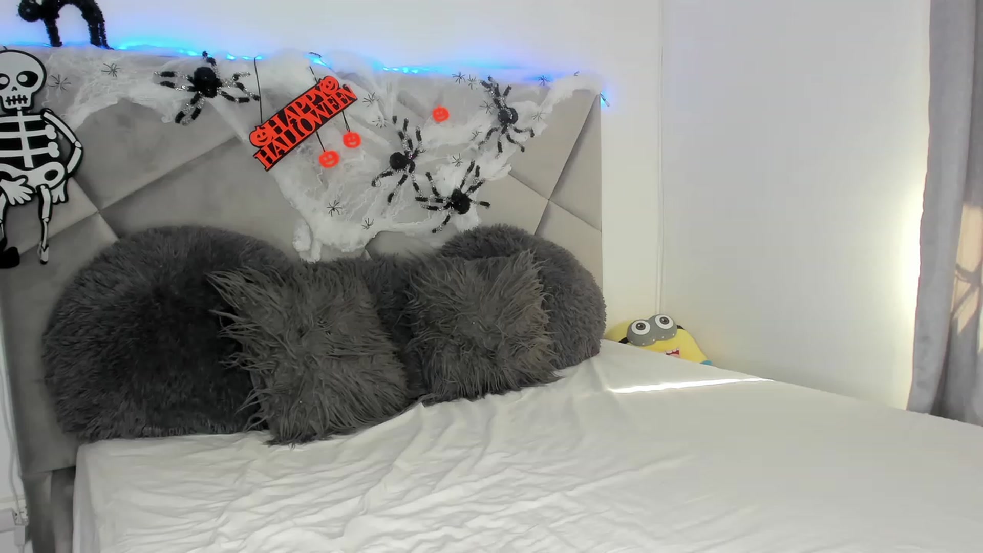 Gallery image thumbnail from BlueEyesLexy's myfreecams stream on, 10/17/2023, 07:48 image 12 of 20