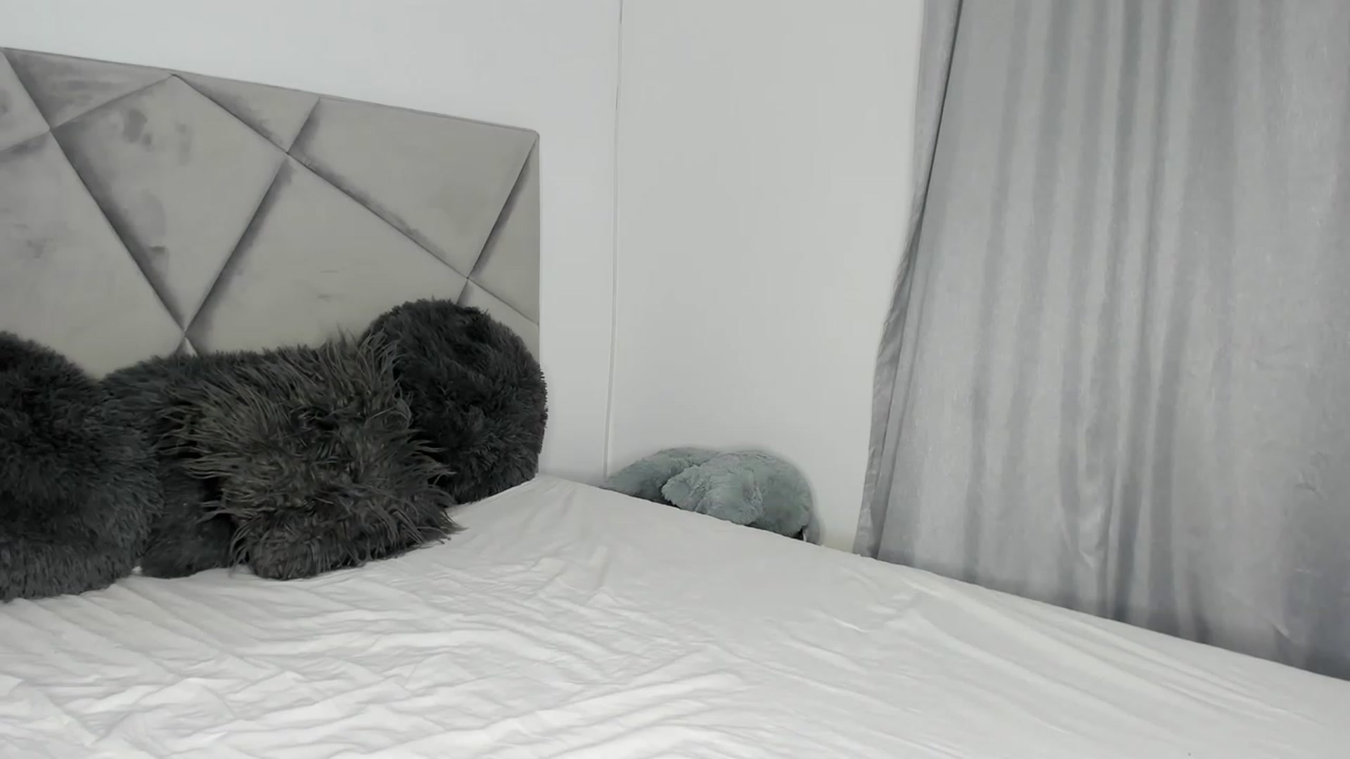 Gallery image thumbnail from BlueEyesLexy's myfreecams stream on, 11/26/2023, 04:57 image 19 of 20