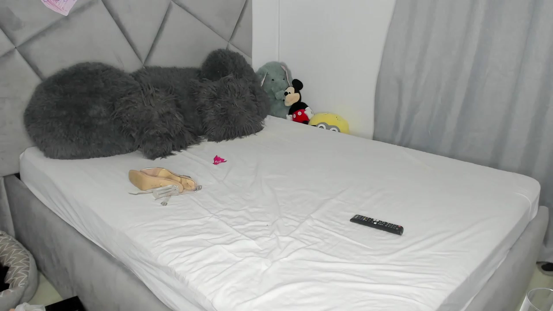 Gallery image thumbnail from BlueEyesLexy's myfreecams stream on, 02/10/2024, 17:36 image 19 of 20
