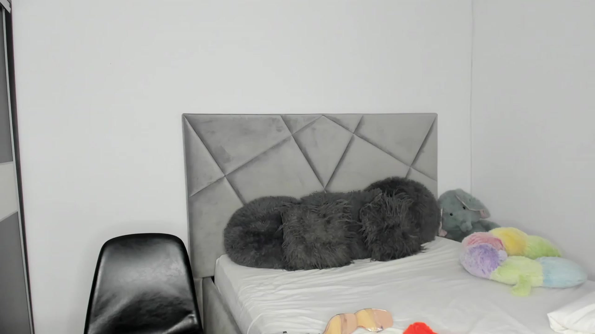 Gallery image thumbnail from BlueEyesLexy's myfreecams stream on, 02/17/2024, 15:49 image 13 of 20