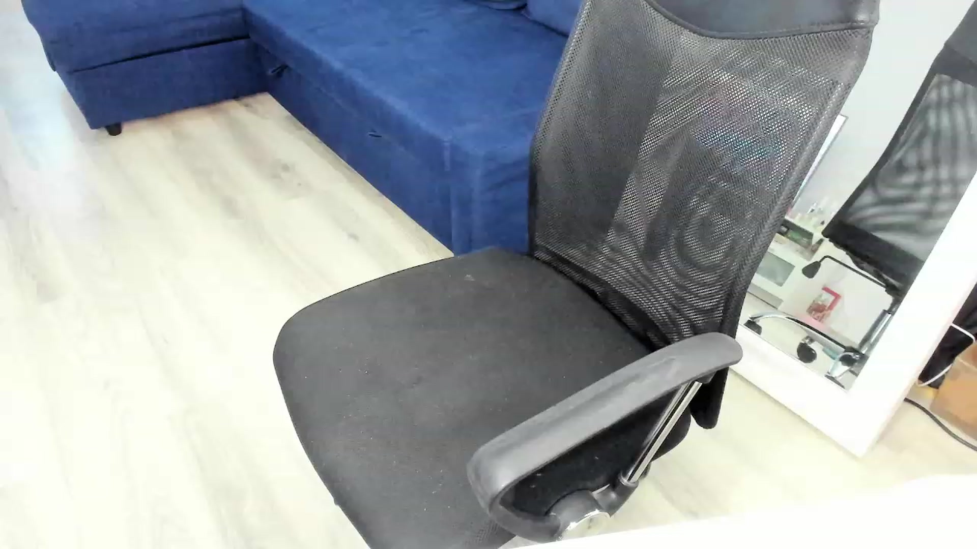 Gallery image thumbnail from BlueEyesLexy's myfreecams stream on, 03/10/2024, 15:57 image 18 of 20