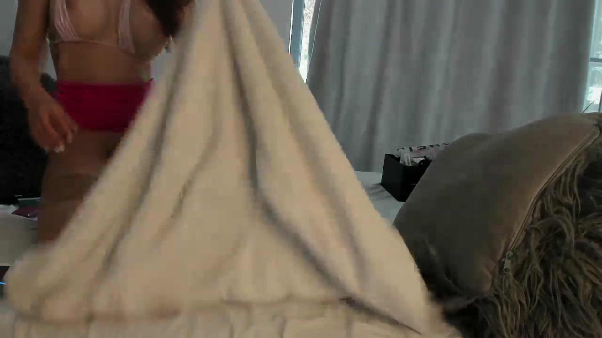 Gallery image thumbnail from BlueEyesLexy's myfreecams stream on, 04/13/2024, 08:28 image 12 of 20