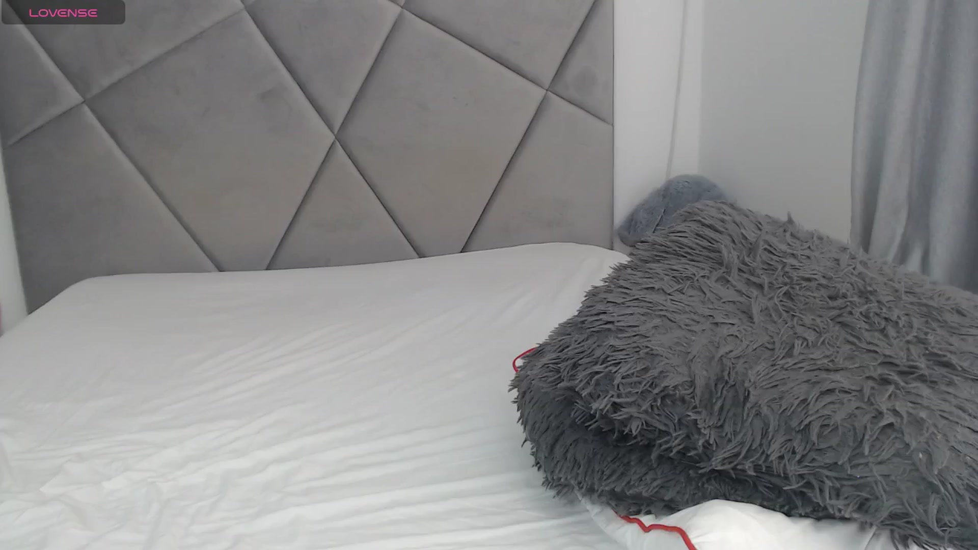 Gallery image thumbnail from BlueEyesLexy's myfreecams stream on, 11/17/2024, 09:40 image 17 of 20