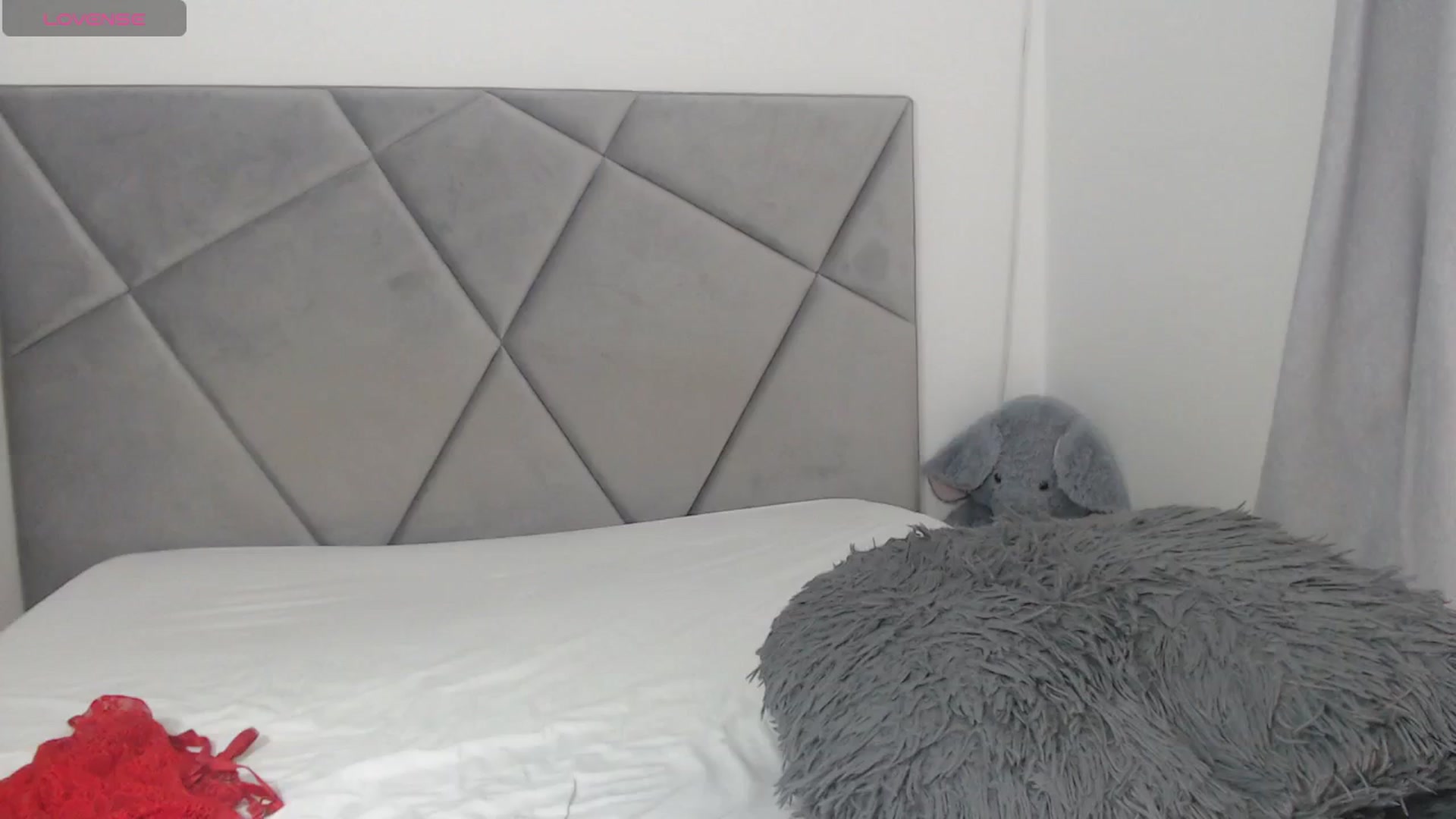 Gallery image thumbnail from BlueEyesLexy's myfreecams stream on, 11/19/2024, 09:17 image 11 of 20