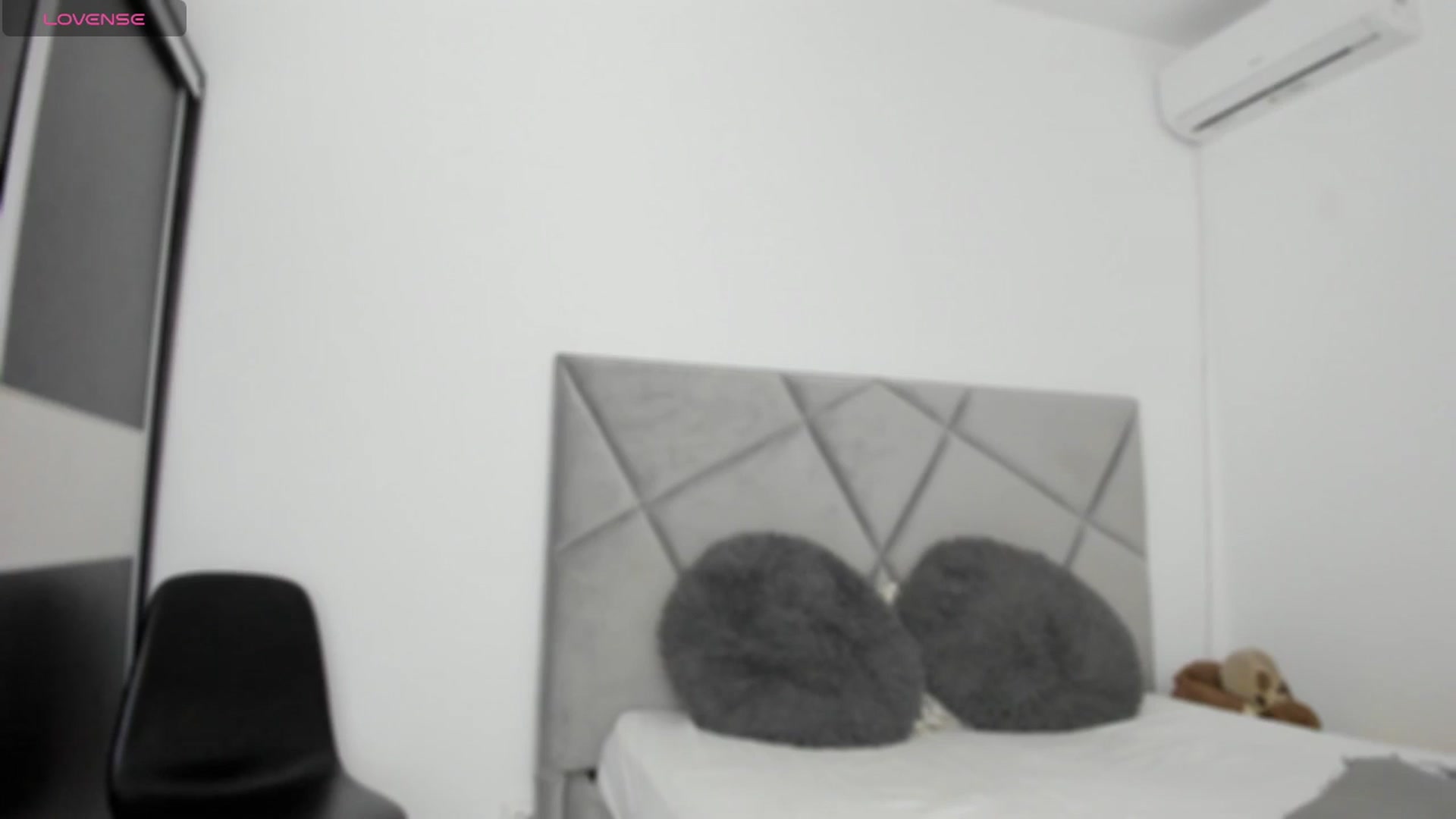 Gallery image thumbnail from BlueEyesLexy's myfreecams stream on, 12/16/2024, 14:57 image 19 of 20