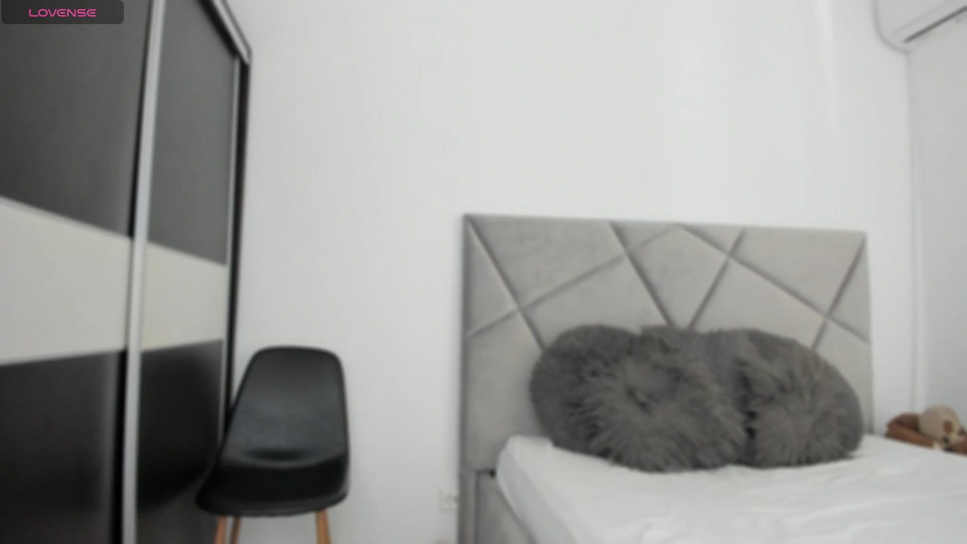 Gallery image thumbnail from BlueEyesLexy's myfreecams stream on, 12/16/2024, 14:57 image 2 of 20