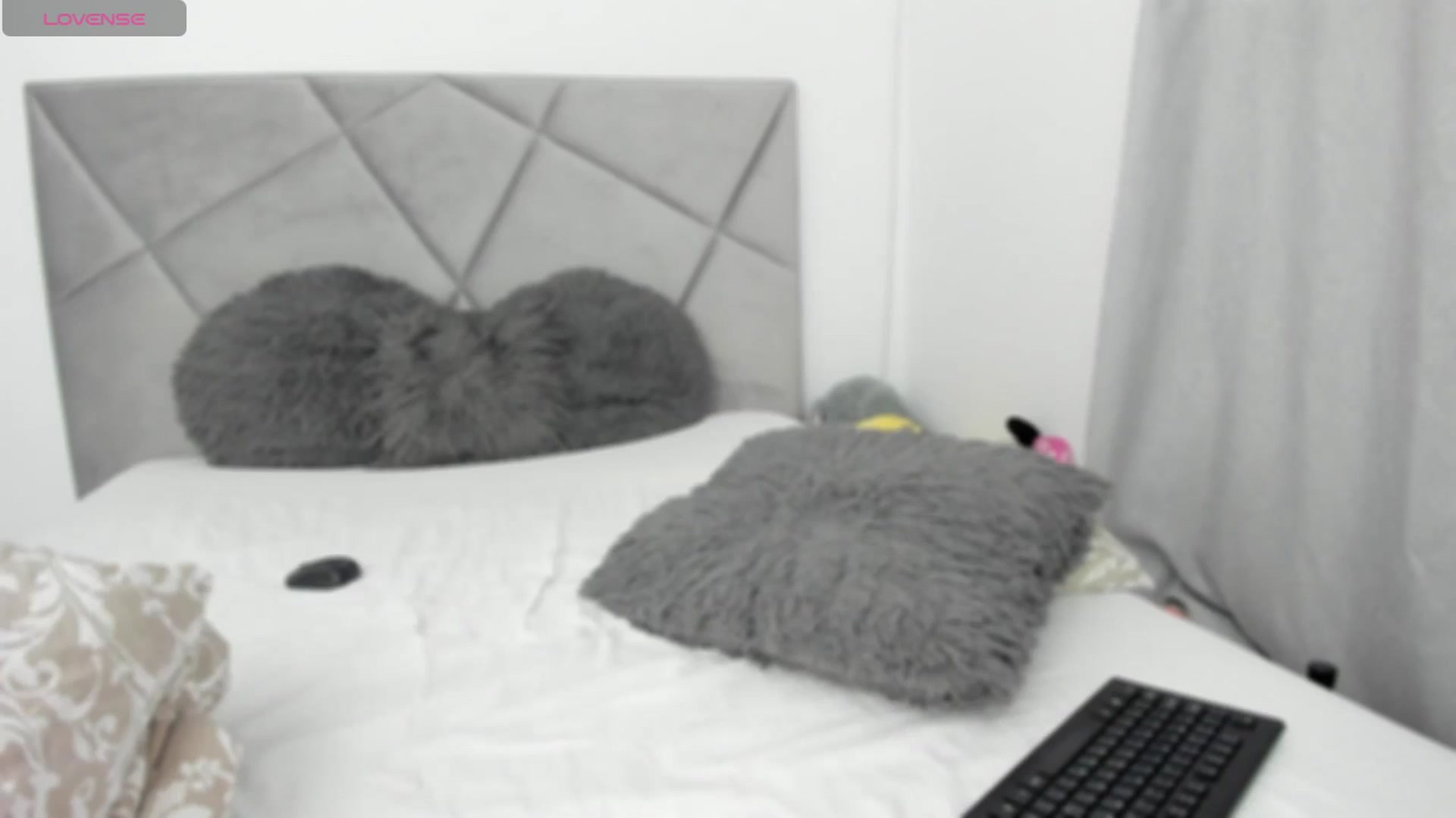 Gallery image thumbnail from BlueEyesLexy's myfreecams stream on, 12/24/2024, 09:15 image 8 of 20