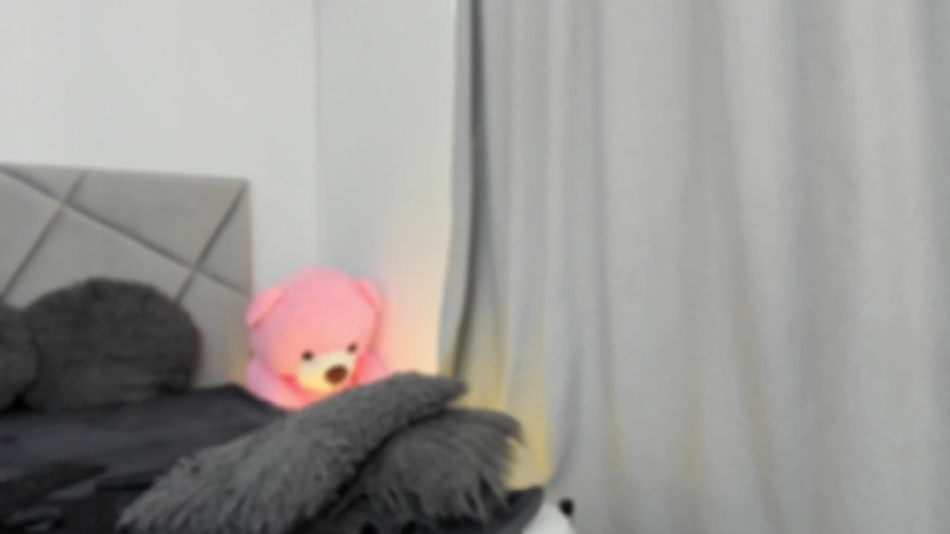 Gallery image thumbnail from BlueEyesLexy's myfreecams stream on, 03/10/2025, 12:08 image 15 of 20