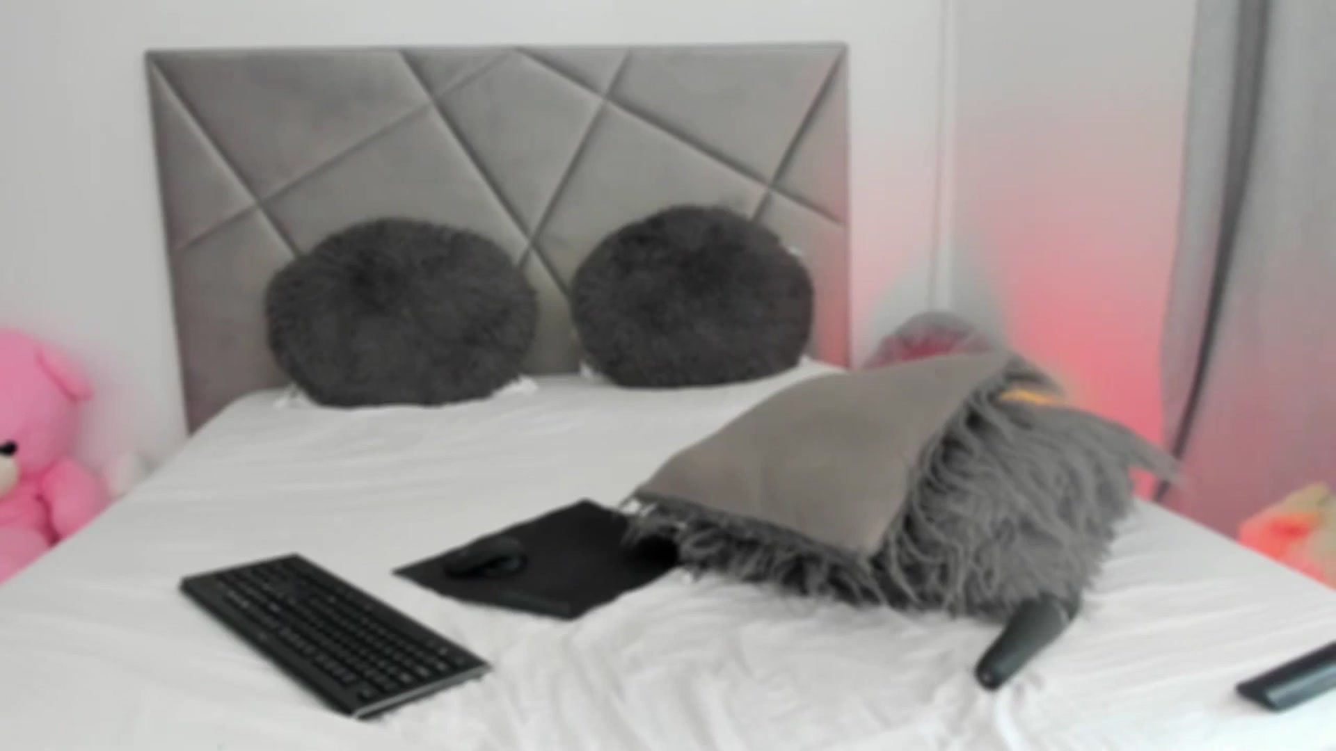 Gallery image thumbnail from BlueEyesLexy's myfreecams stream on, 05/02/2025, 10:32 image 15 of 20