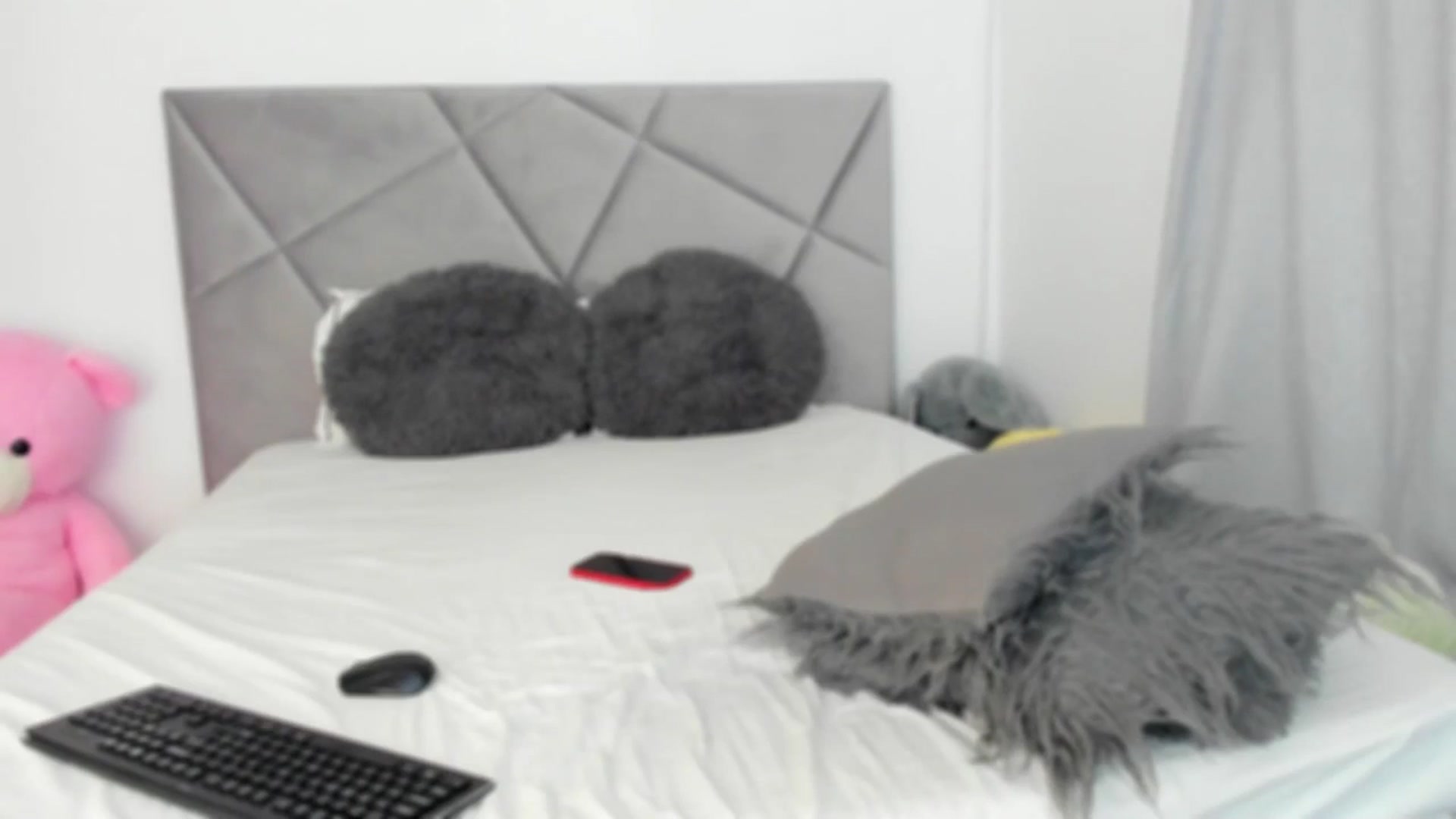 Gallery image thumbnail from BlueEyesLexy's myfreecams stream on, 05/04/2025, 12:40 image 15 of 20