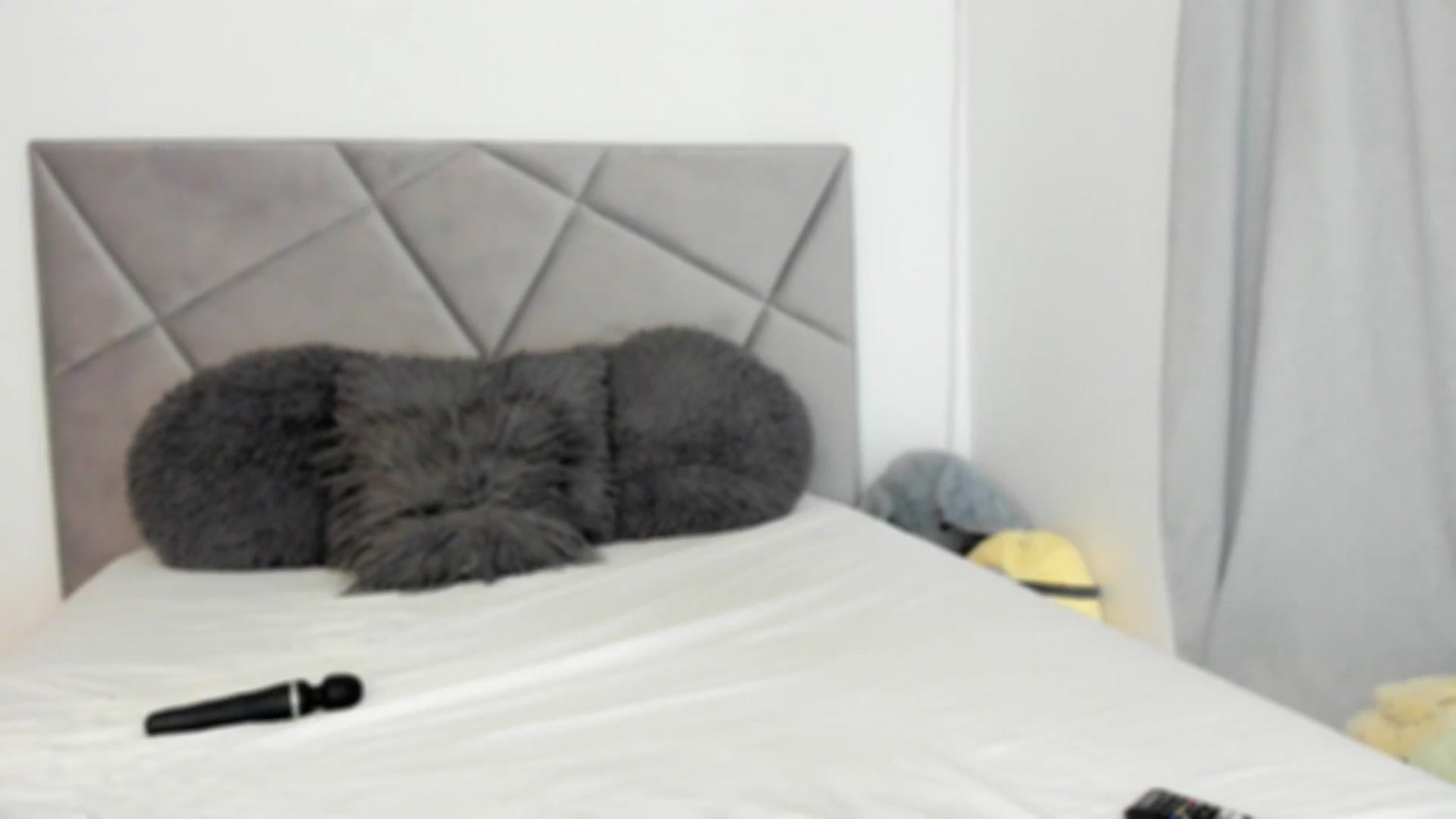 Gallery image thumbnail from BlueEyesLexy's myfreecams stream on, 05/05/2025, 11:56 image 16 of 20