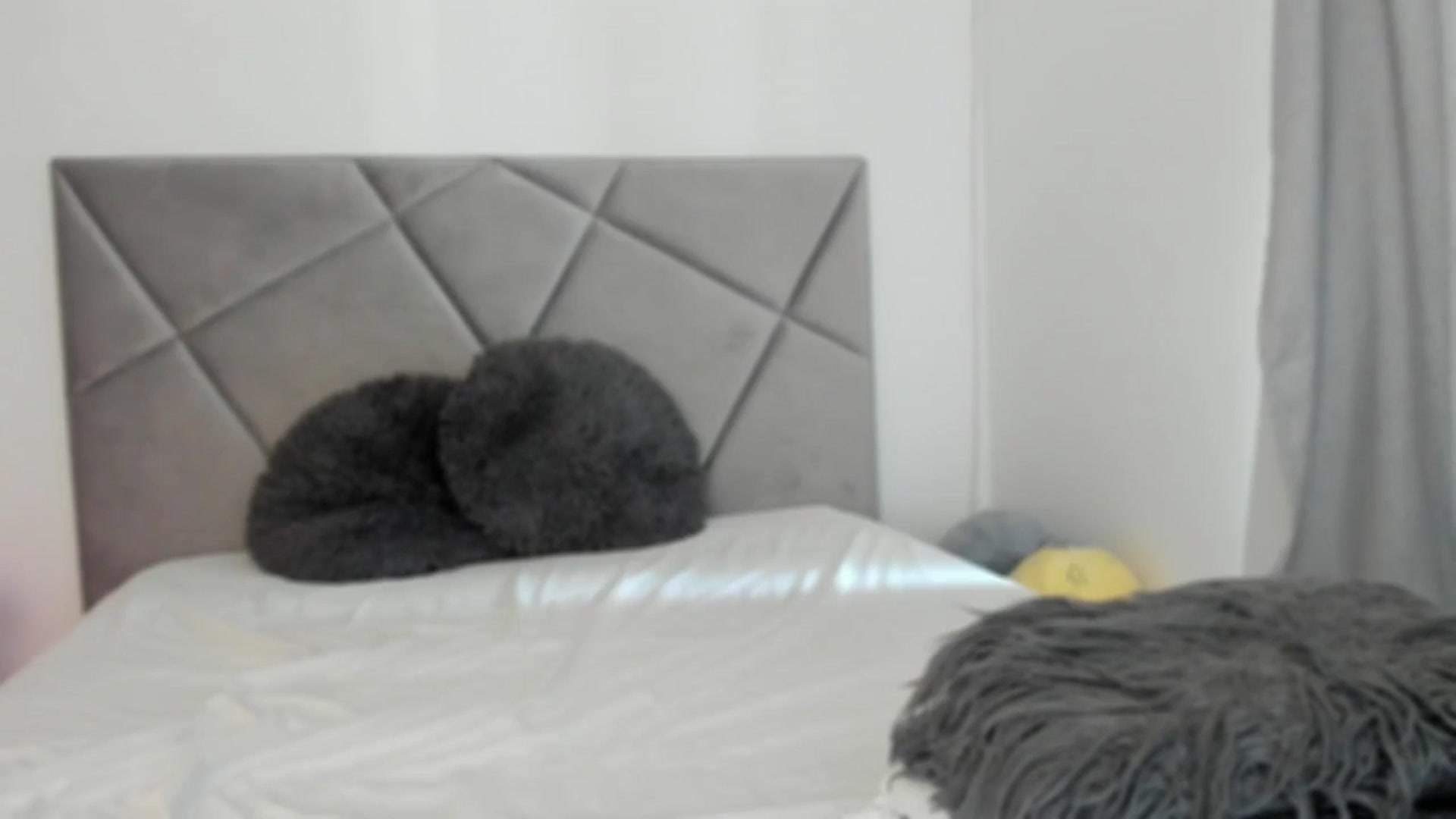 Gallery image thumbnail from BlueEyesLexy's myfreecams stream on, 05/06/2025, 11:55 image 19 of 20