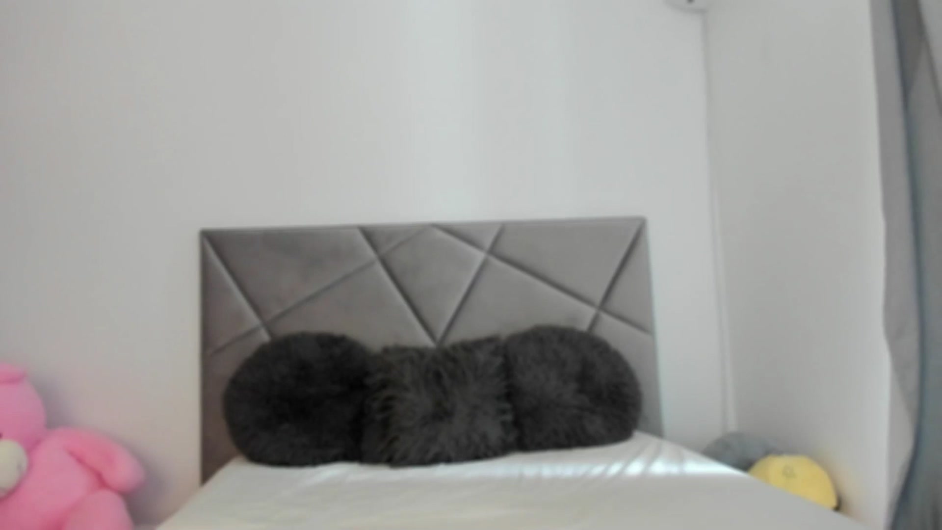 Gallery image thumbnail from BlueEyesLexy's myfreecams stream on, 05/06/2025, 11:55 image 2 of 20