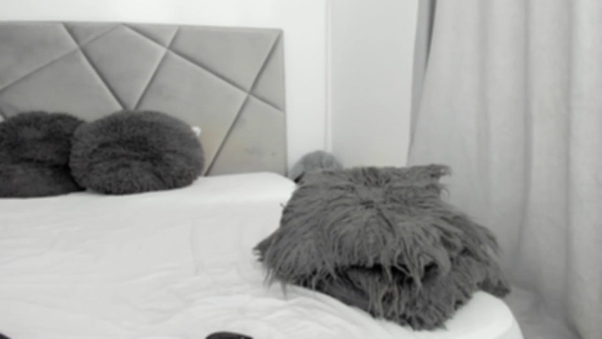 Gallery image thumbnail from BlueEyesLexy's myfreecams stream on, 05/15/2025, 09:36 image 8 of 20