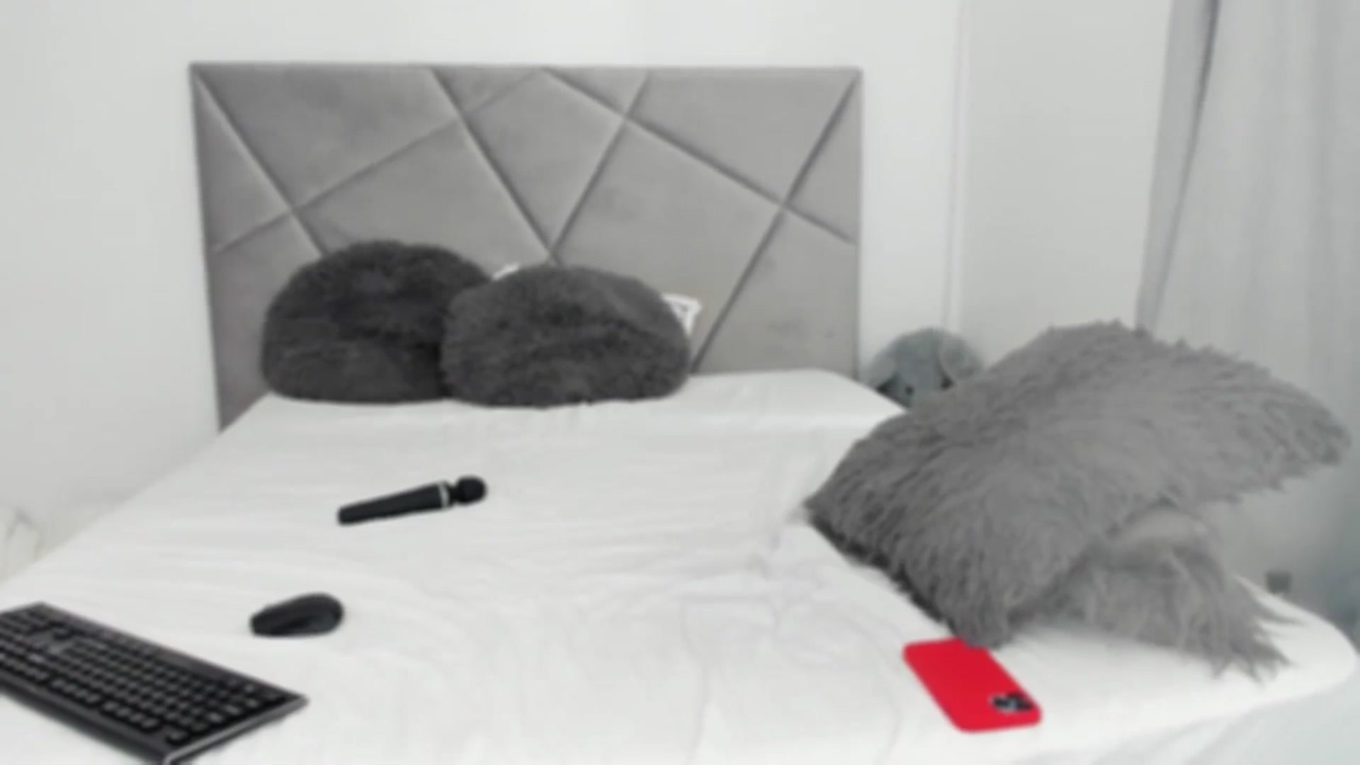 Gallery image thumbnail from BlueEyesLexy's myfreecams stream on, 05/15/2025, 10:49 image 16 of 20