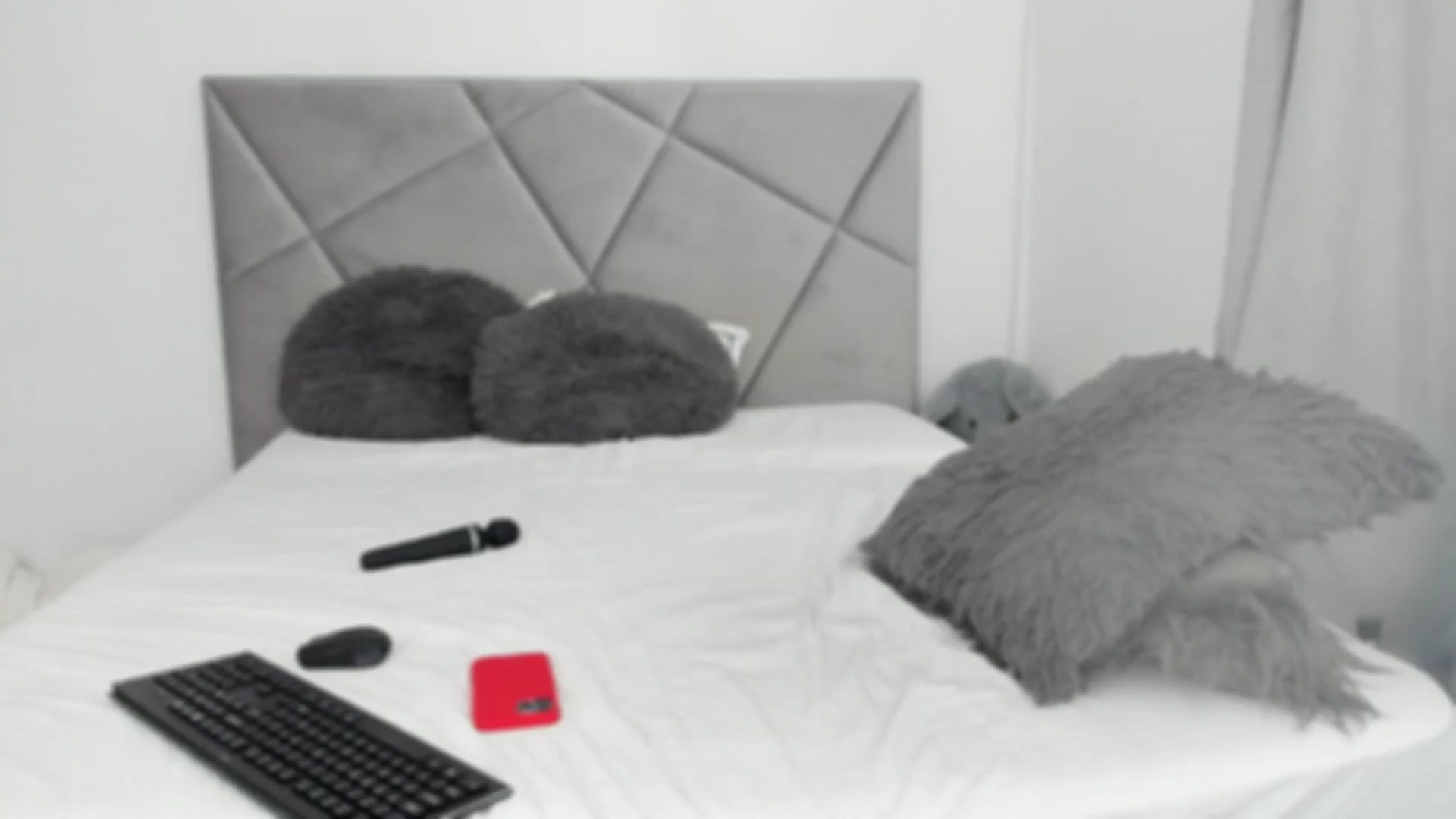 Gallery image thumbnail from BlueEyesLexy's myfreecams stream on, 05/15/2025, 10:49 image 17 of 20