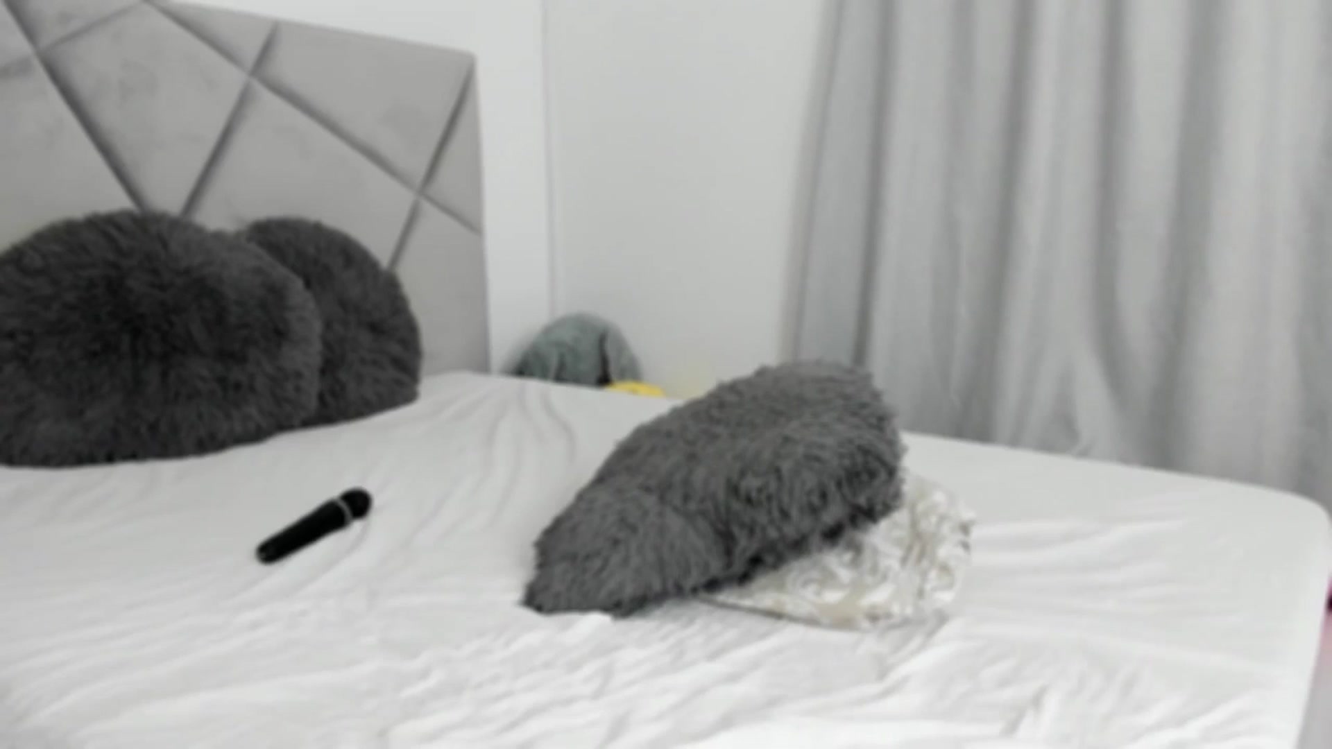 Gallery image thumbnail from BlueEyesLexy's myfreecams stream on, 06/24/2025, 10:25 image 19 of 20