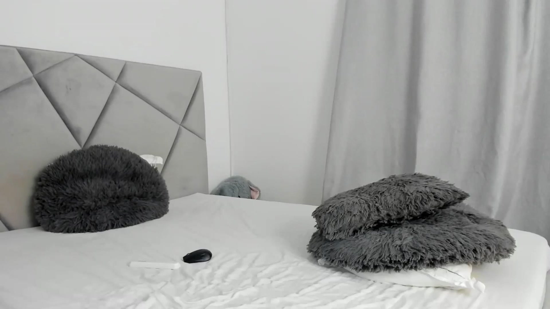 Gallery image thumbnail from BlueEyesLexy's myfreecams stream on, 07/16/2025, 13:34 image 17 of 20