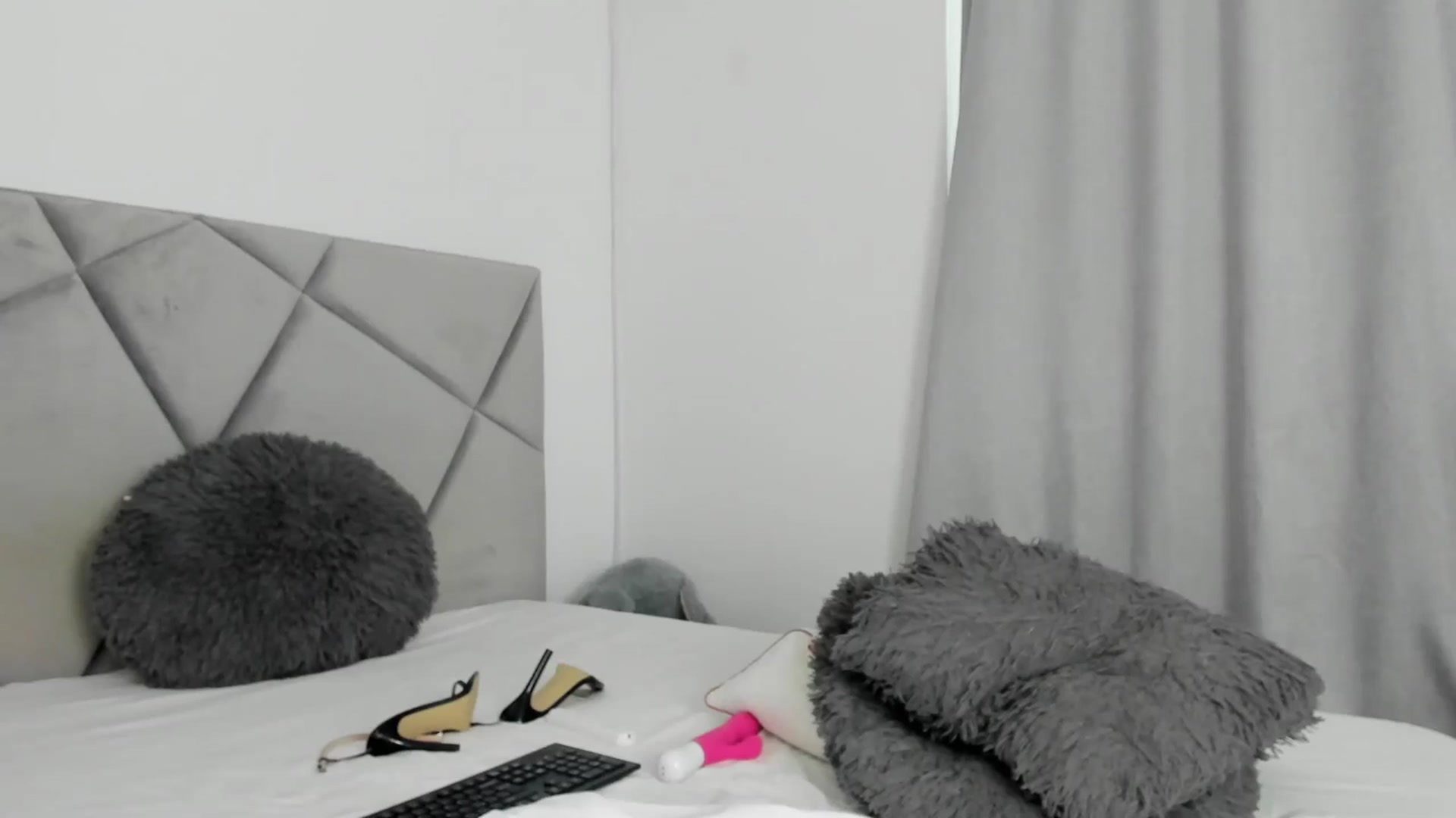 Gallery image thumbnail from BlueEyesLexy's myfreecams stream on, 07/22/2025, 14:17 image 15 of 20