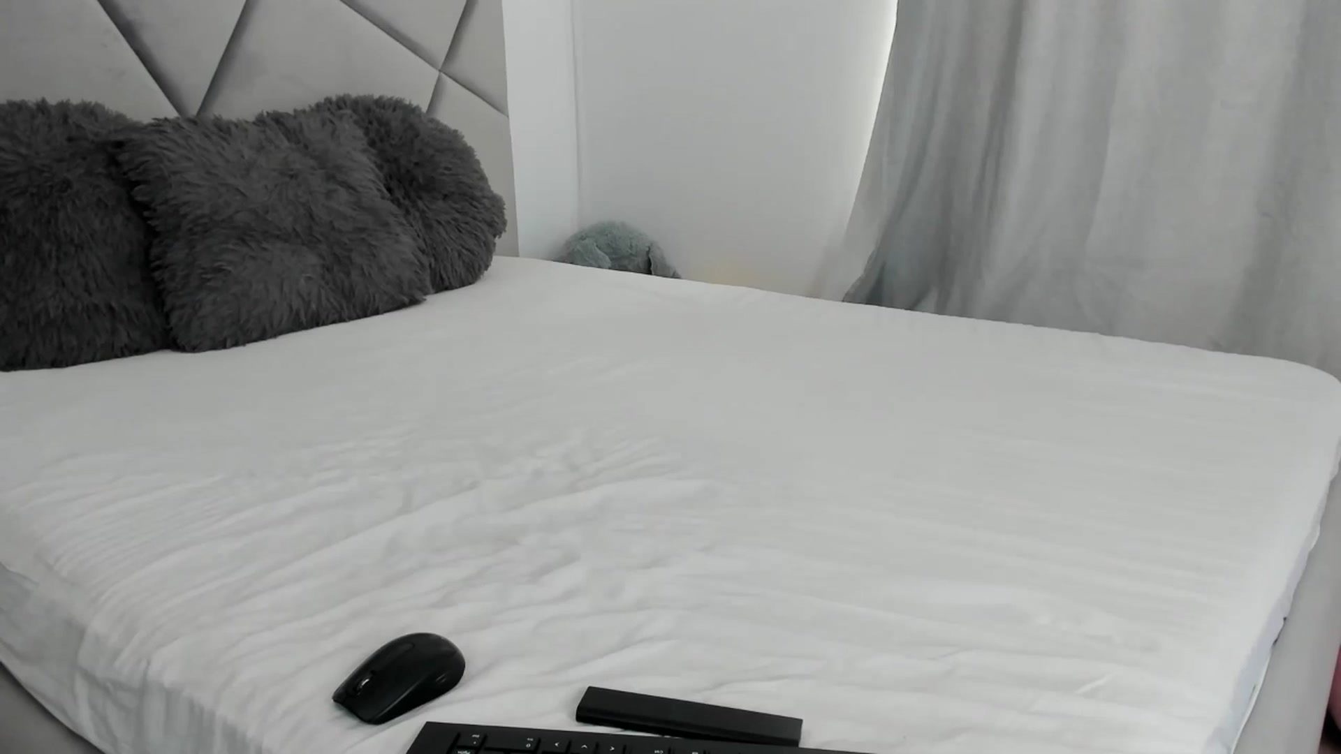 Gallery image thumbnail from BlueEyesLexy's myfreecams stream on, 07/25/2025, 08:41 image 12 of 20