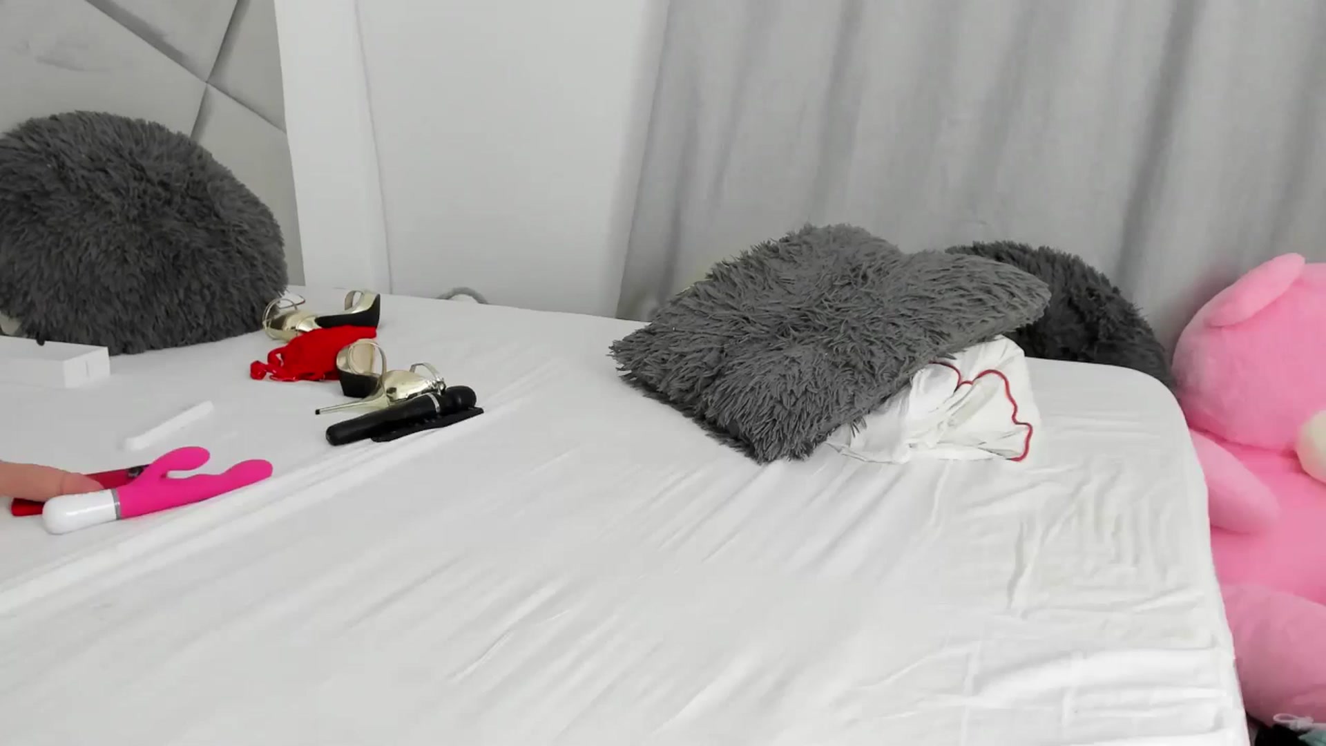 Gallery image thumbnail from BlueEyesLexy's myfreecams stream on, 08/02/2025, 13:00 image 15 of 20