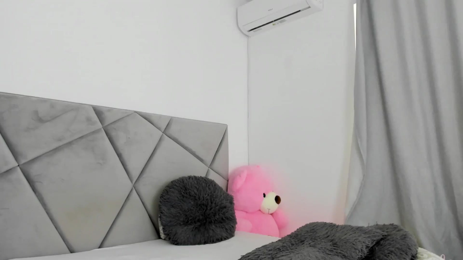 Gallery image thumbnail from BlueEyesLexy's myfreecams stream on, 08/14/2025, 12:23 image 12 of 20