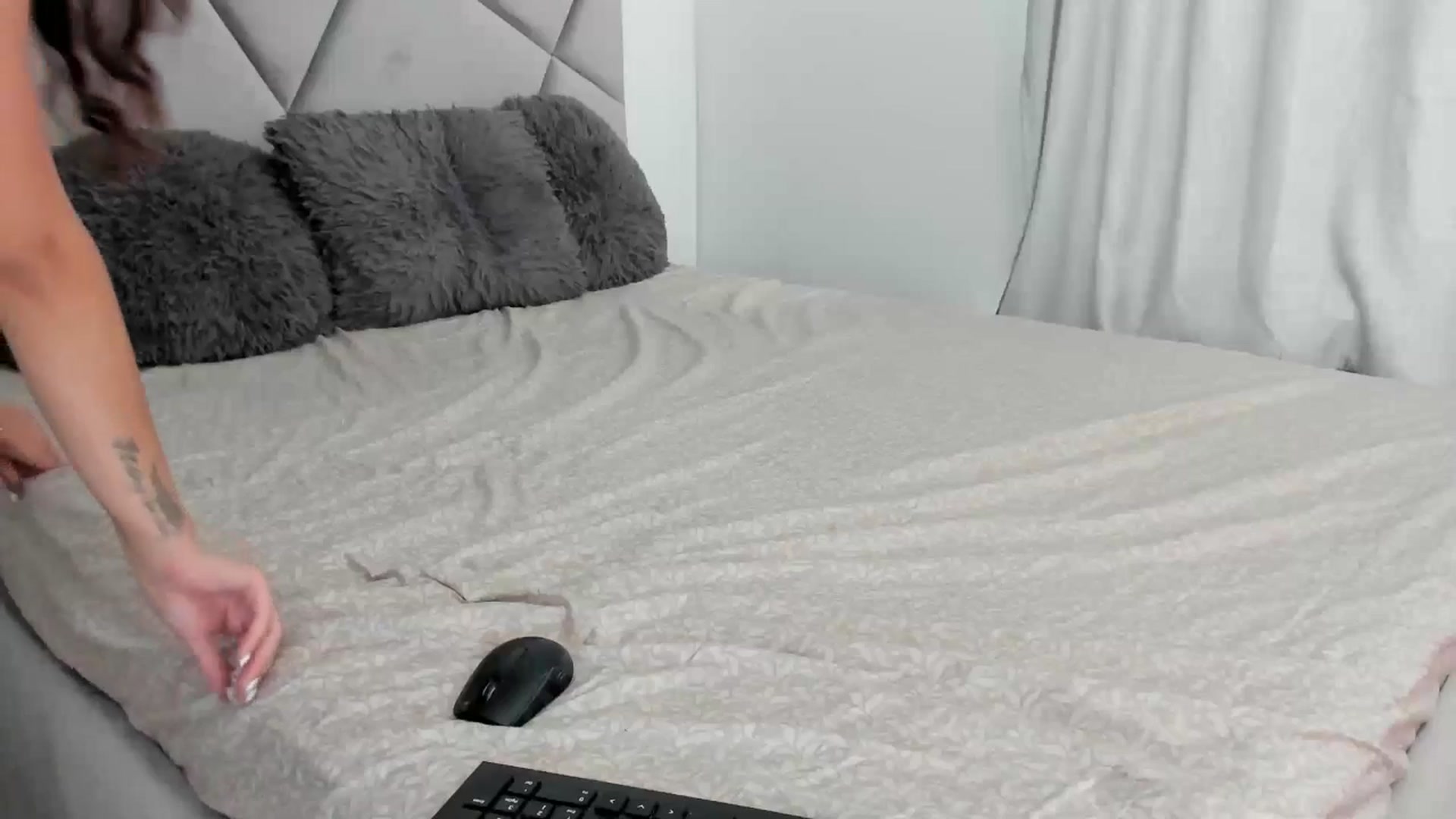 Gallery image thumbnail from BlueEyesLexy's myfreecams stream on, 08/28/2025, 10:06 image 7 of 20