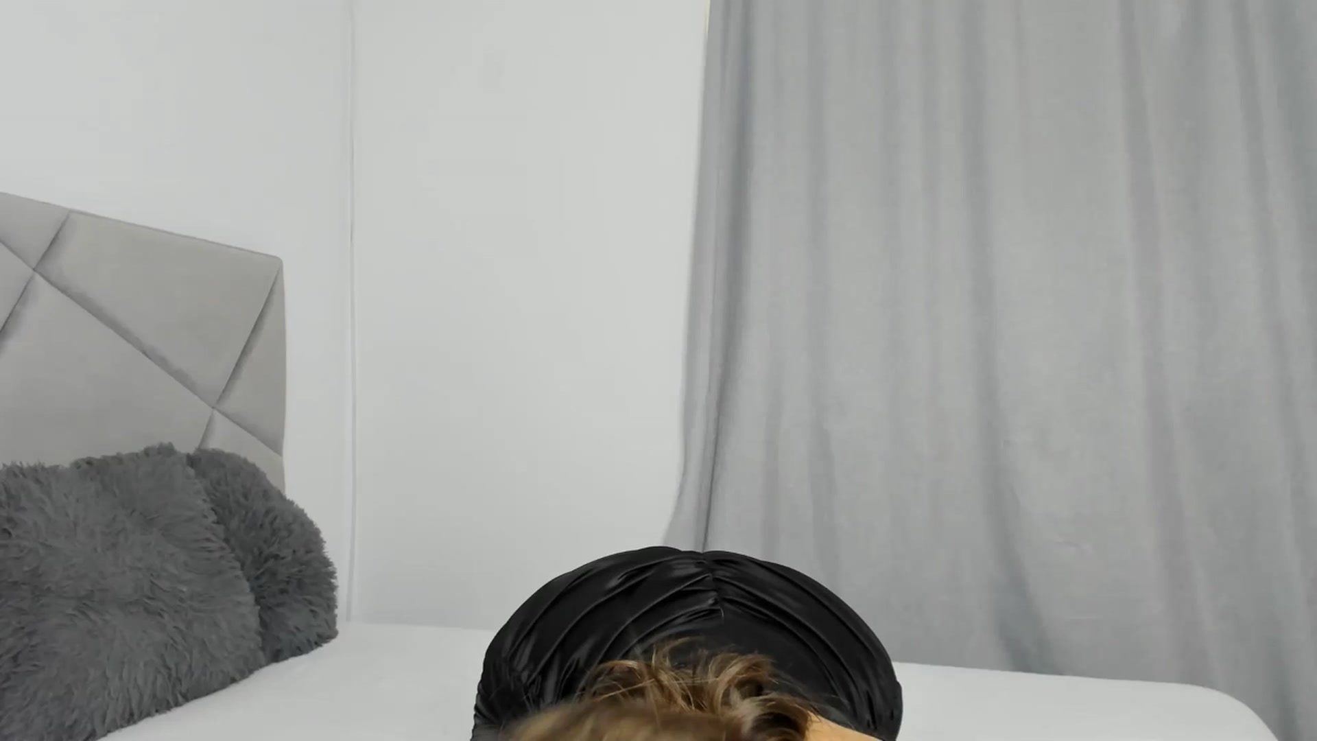 Gallery image thumbnail from BlueEyesLexy's myfreecams stream on, 11/03/2025, 09:15 image 1 of 20