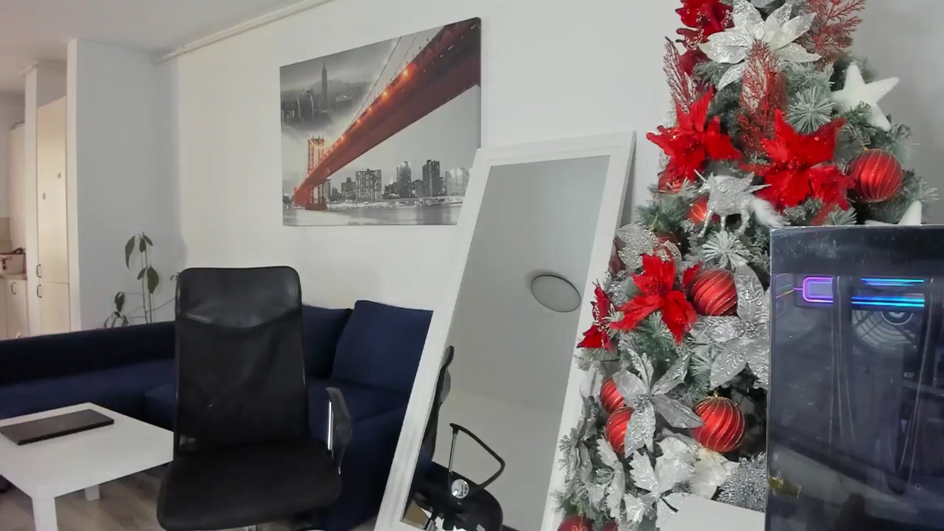 Gallery image thumbnail from BlueEyesLexy's myfreecams stream on, 12/10/2025, 14:41 image 8 of 20
