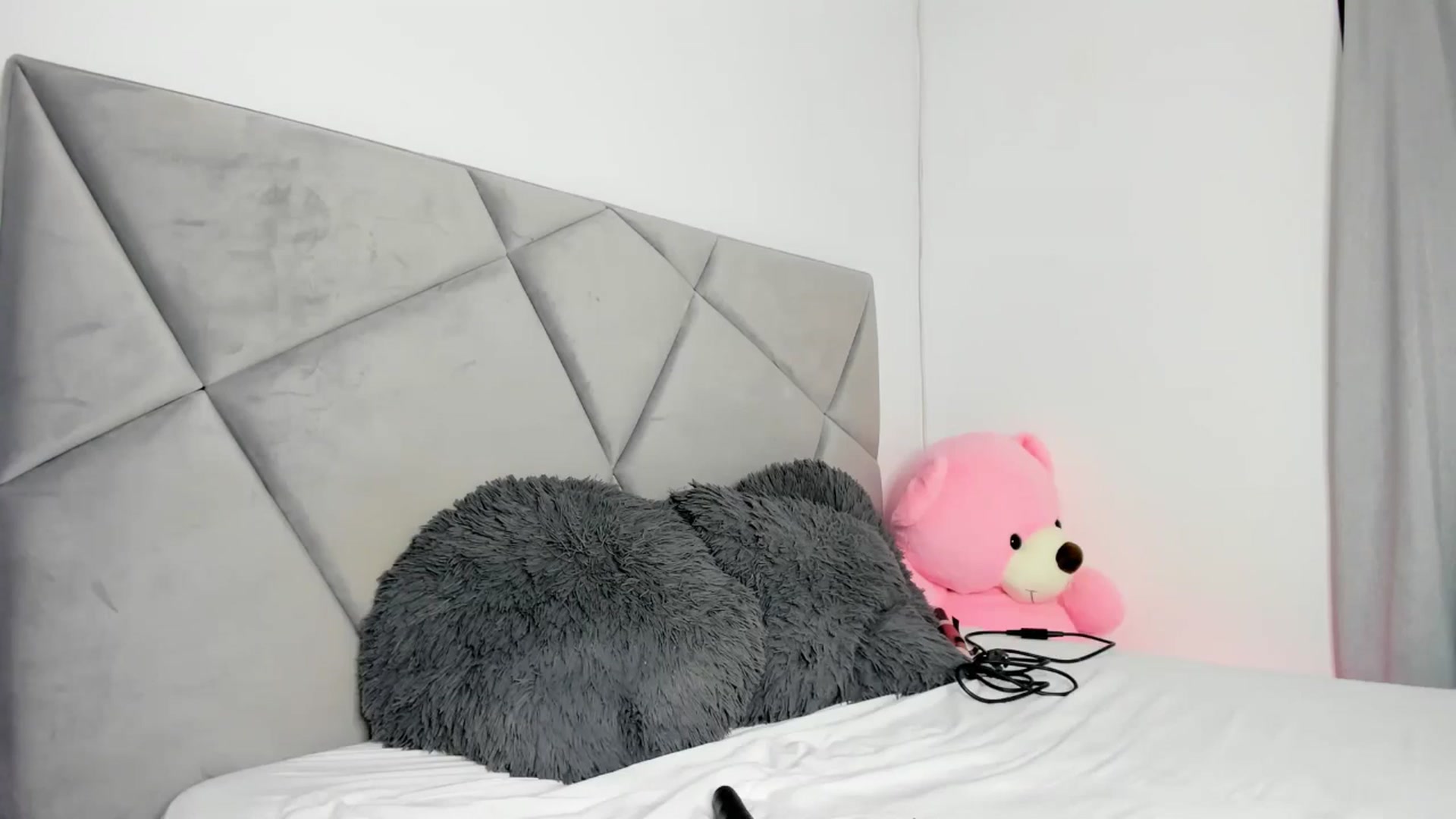 Gallery image thumbnail from BlueEyesLexy's myfreecams stream on, 12/11/2025, 15:57 image 13 of 20