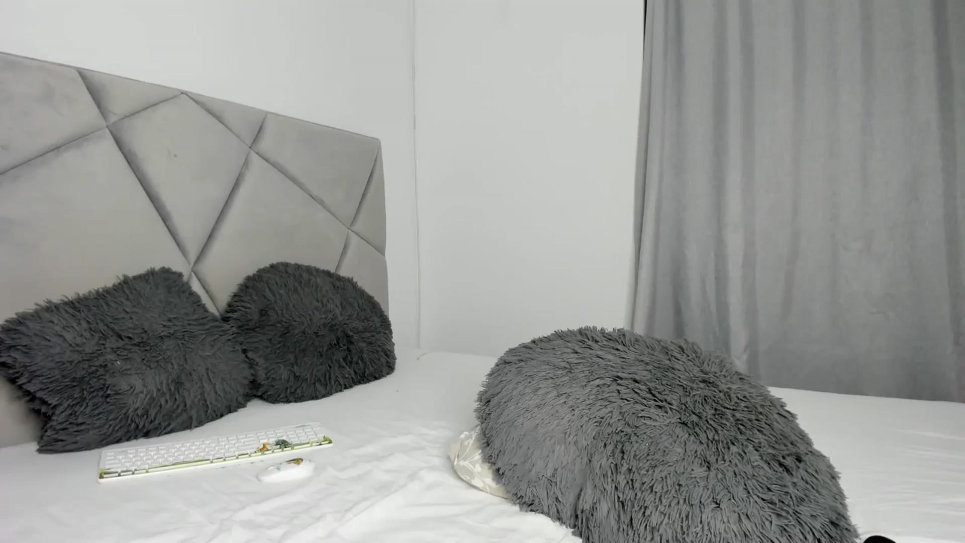 Gallery image thumbnail from BlueEyesLexy's myfreecams stream on, 12/17/2025, 16:28 image 19 of 20