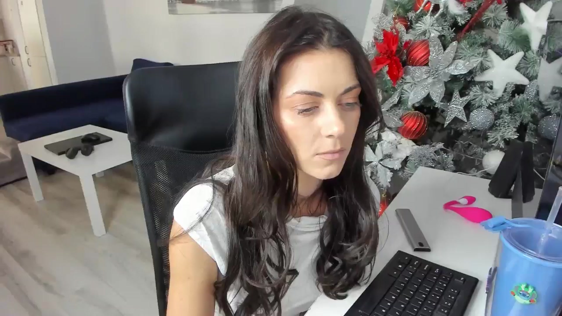 Gallery image thumbnail from BlueEyesLexy's myfreecams stream on, 12/29/2025, 13:19 image 15 of 20