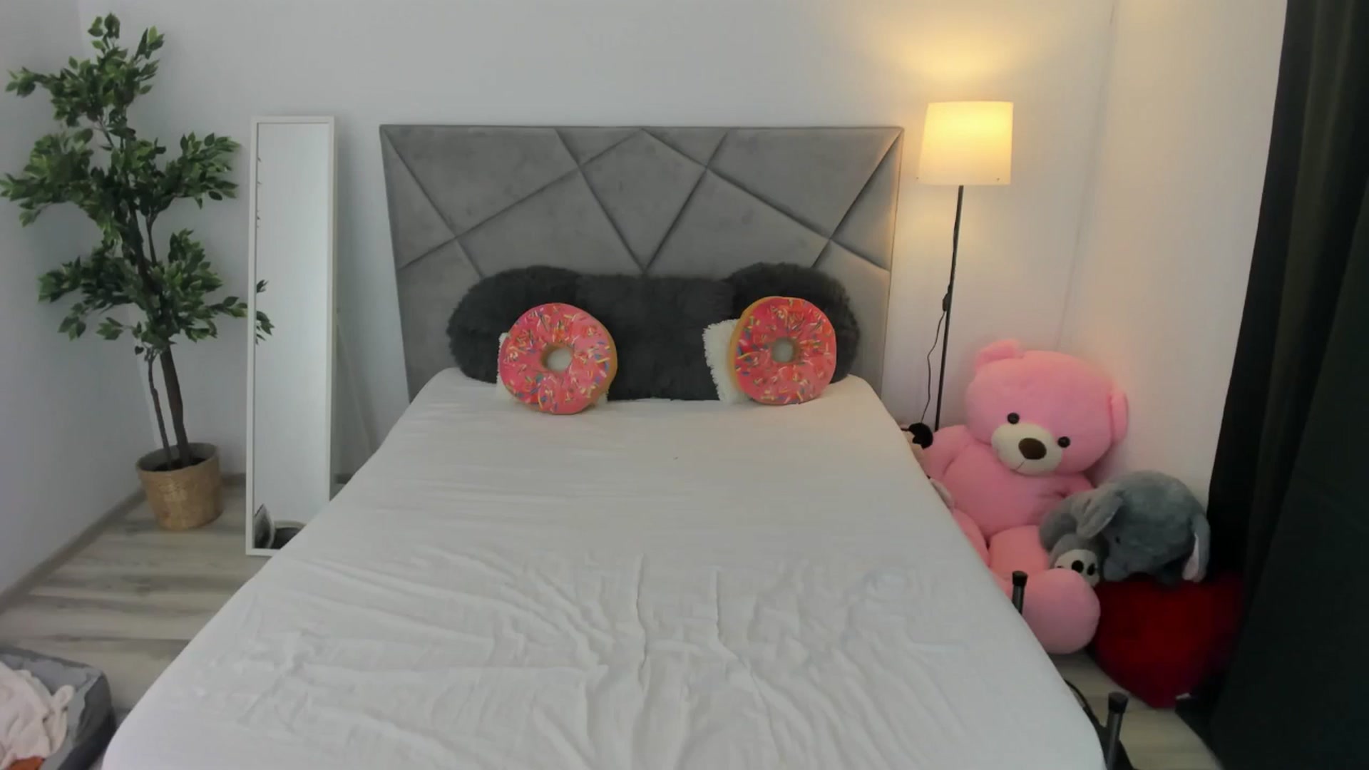 Gallery image thumbnail from BlueEyesLexy's myfreecams stream on, 04/03/2026, 07:34 image 8 of 20