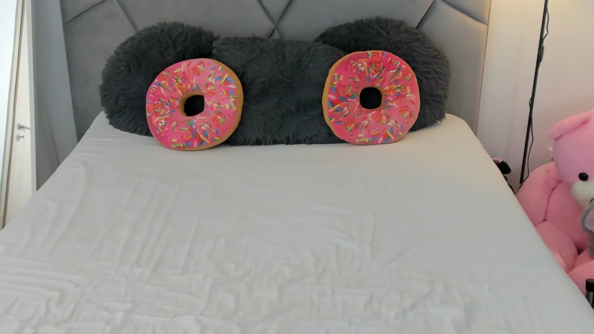 Gallery image thumbnail from BlueEyesLexy's myfreecams stream on, 04/04/2026, 10:27 image 14 of 20