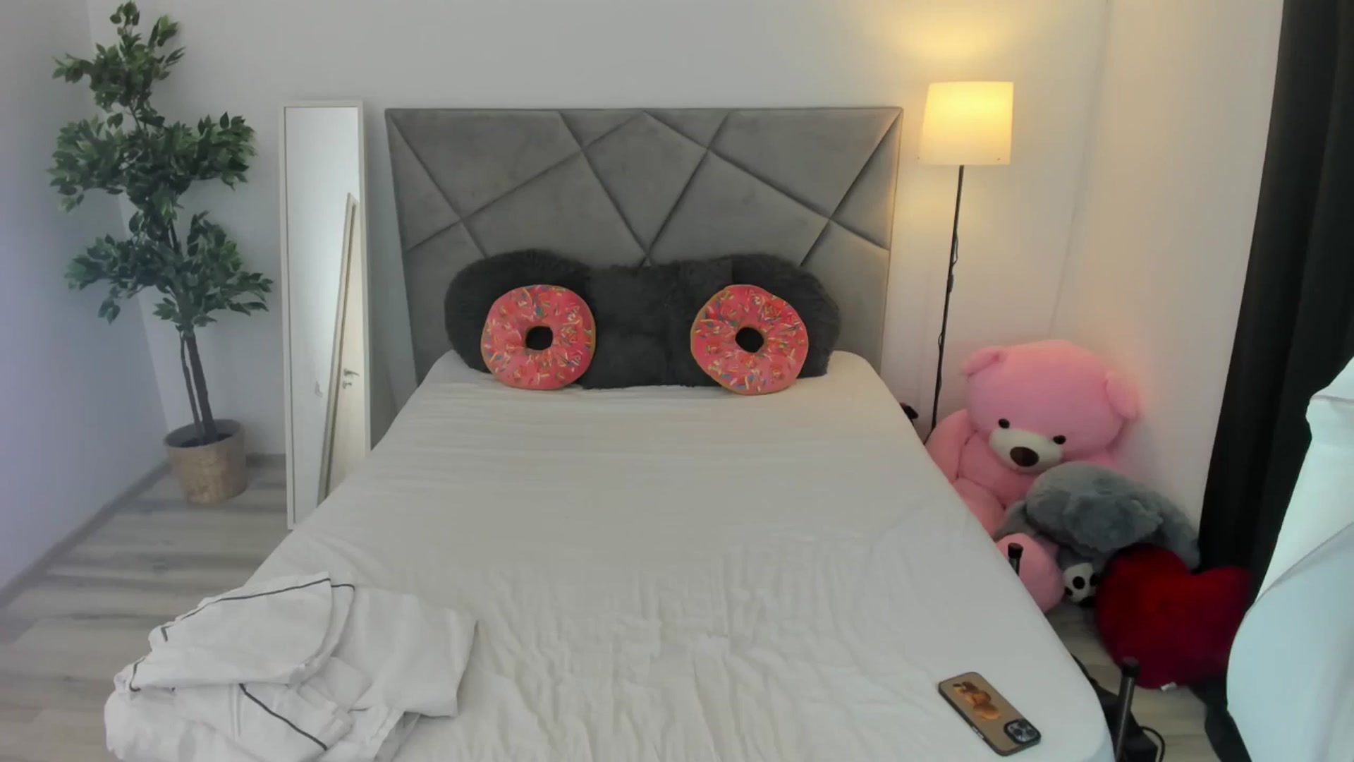 Gallery image thumbnail from BlueEyesLexy's myfreecams stream on, 04/05/2026, 08:34 image 7 of 20