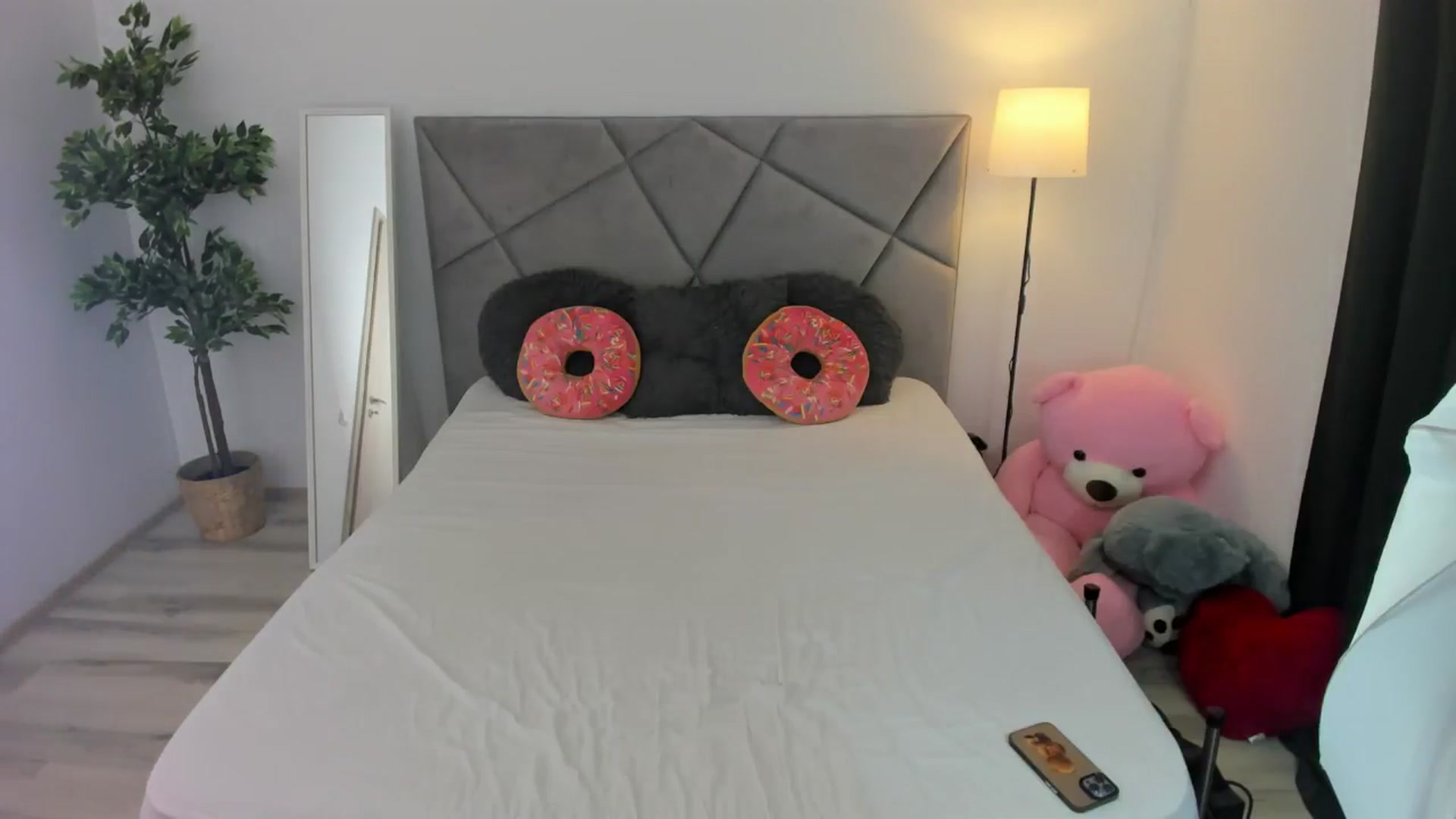 Gallery image thumbnail from BlueEyesLexy's myfreecams stream on, 04/05/2026, 08:34 image 6 of 20