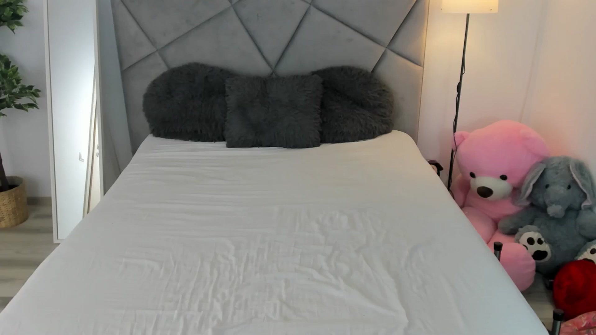 Gallery image thumbnail from BlueEyesLexy's myfreecams stream on, 04/07/2026, 08:01 image 4 of 20