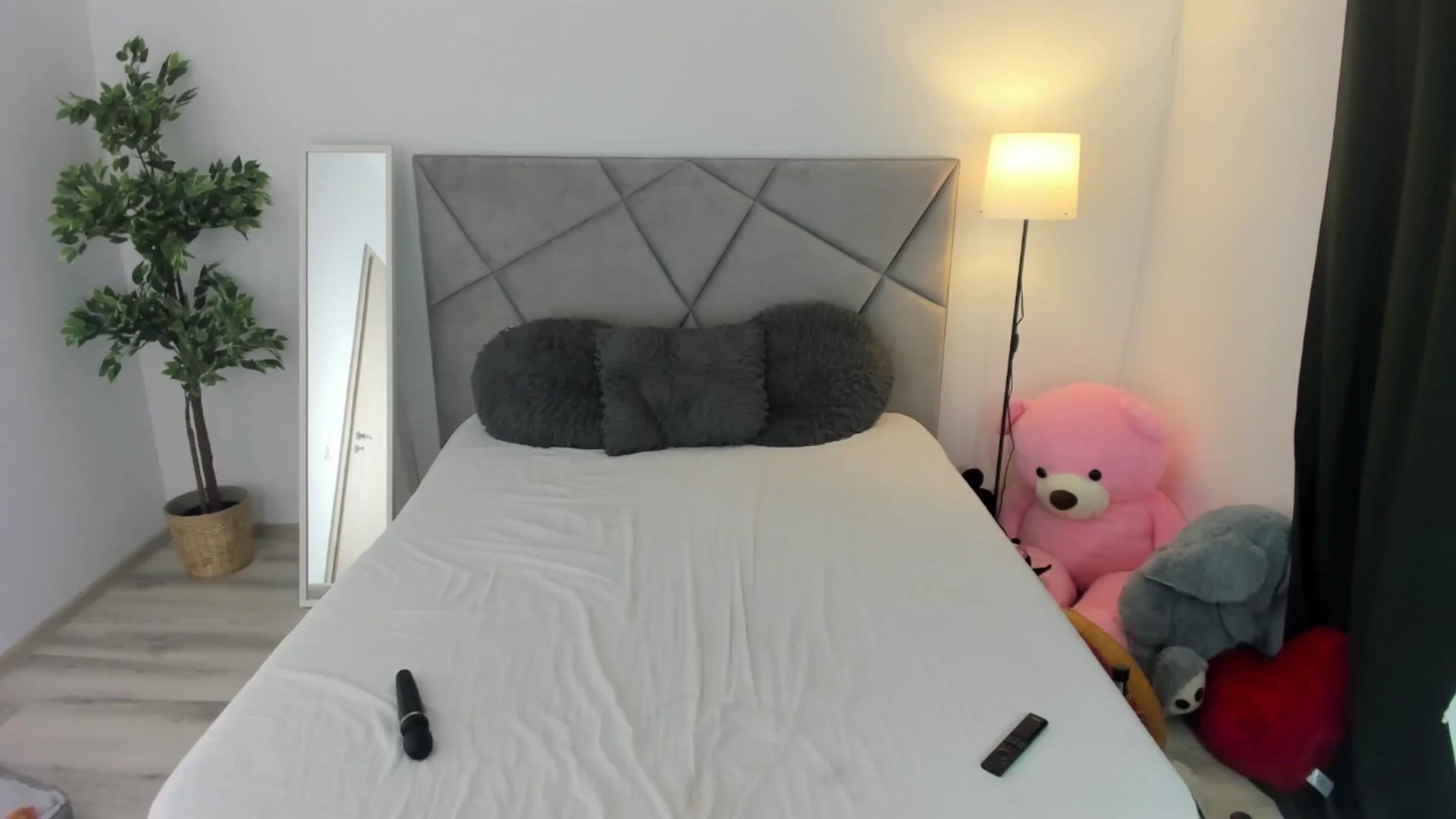 Gallery image thumbnail from BlueEyesLexy's myfreecams stream on, 04/11/2026, 09:55 image 13 of 20