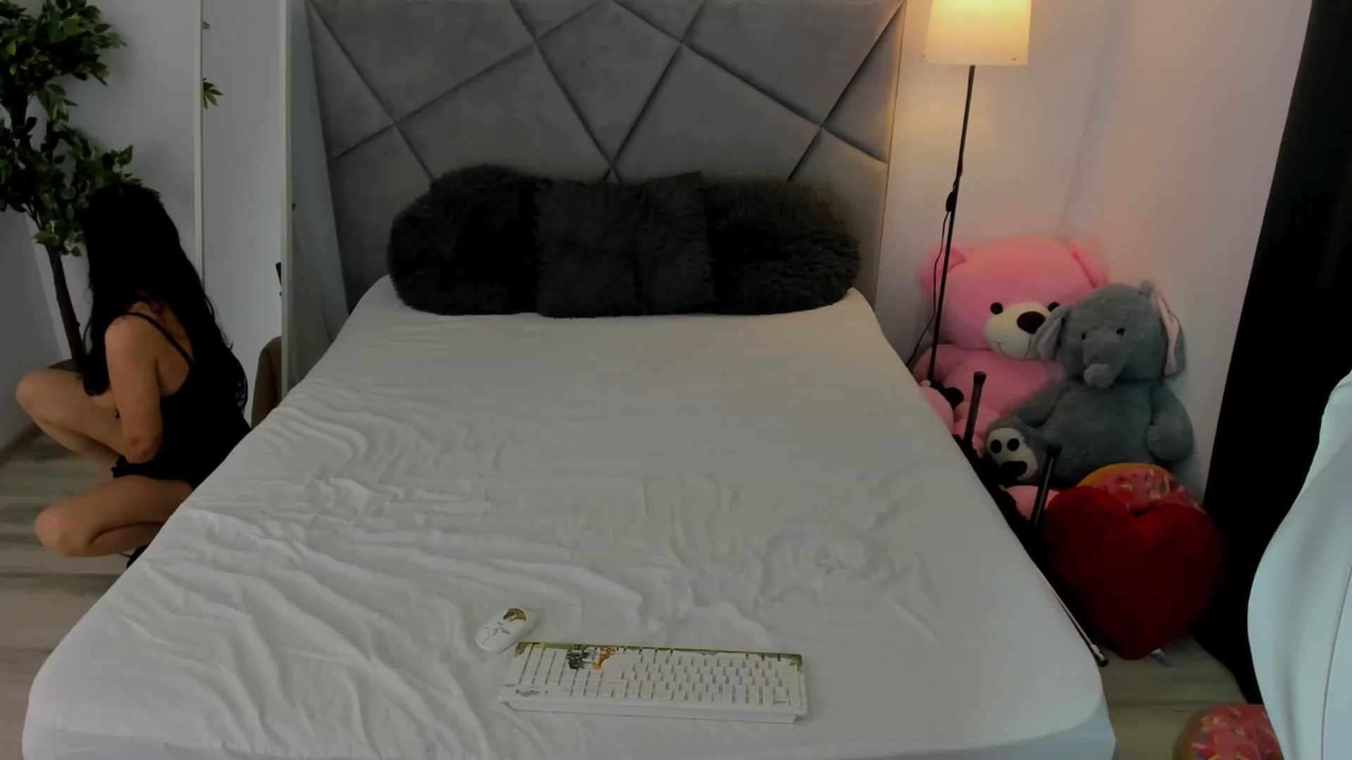 Gallery image thumbnail from BlueEyesLexy's myfreecams stream on, 04/17/2026, 11:46 image 2 of 20